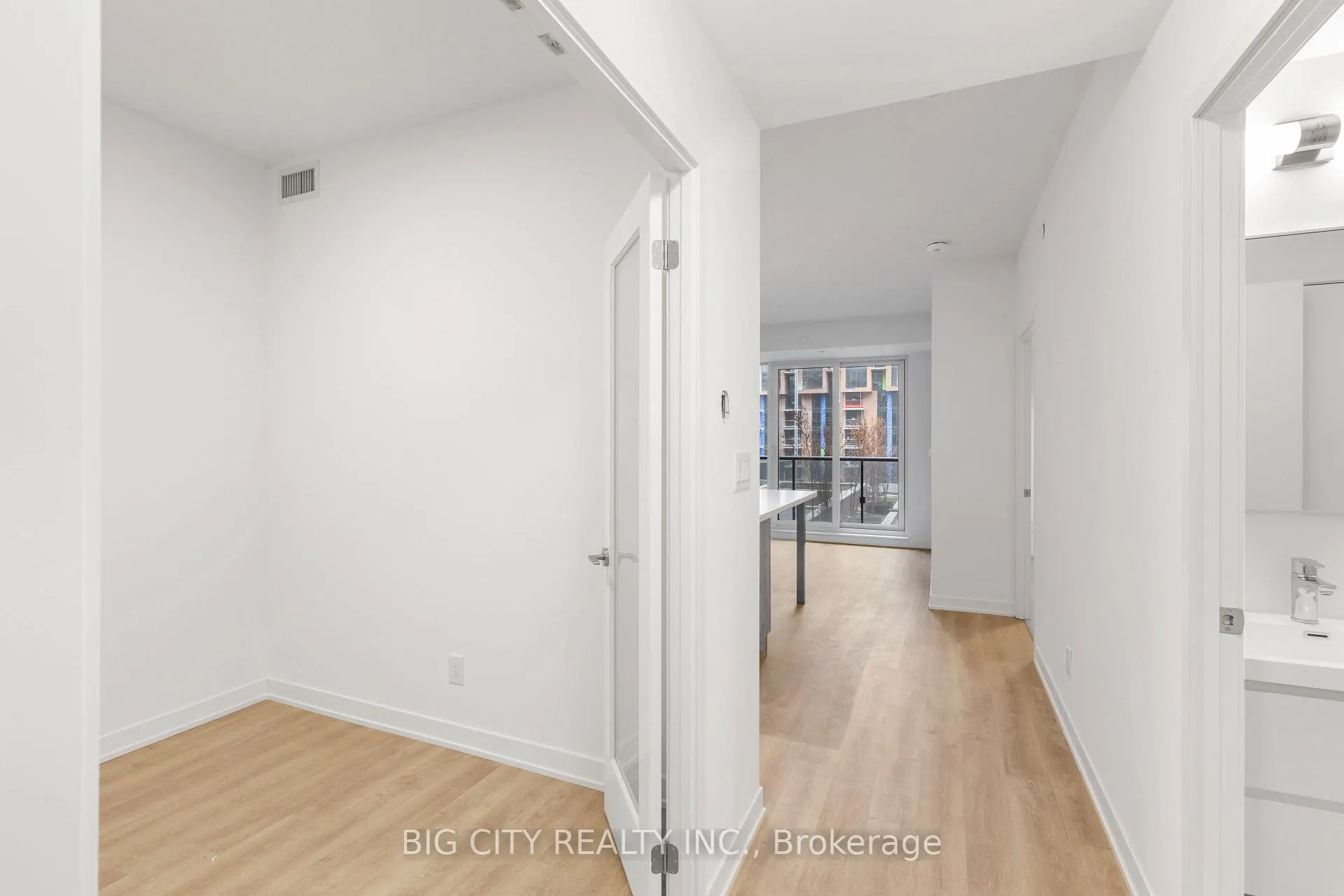 Photo 3 of Unit 603, 8119 Birchmount Road, Markham, Unionville — HOMEH