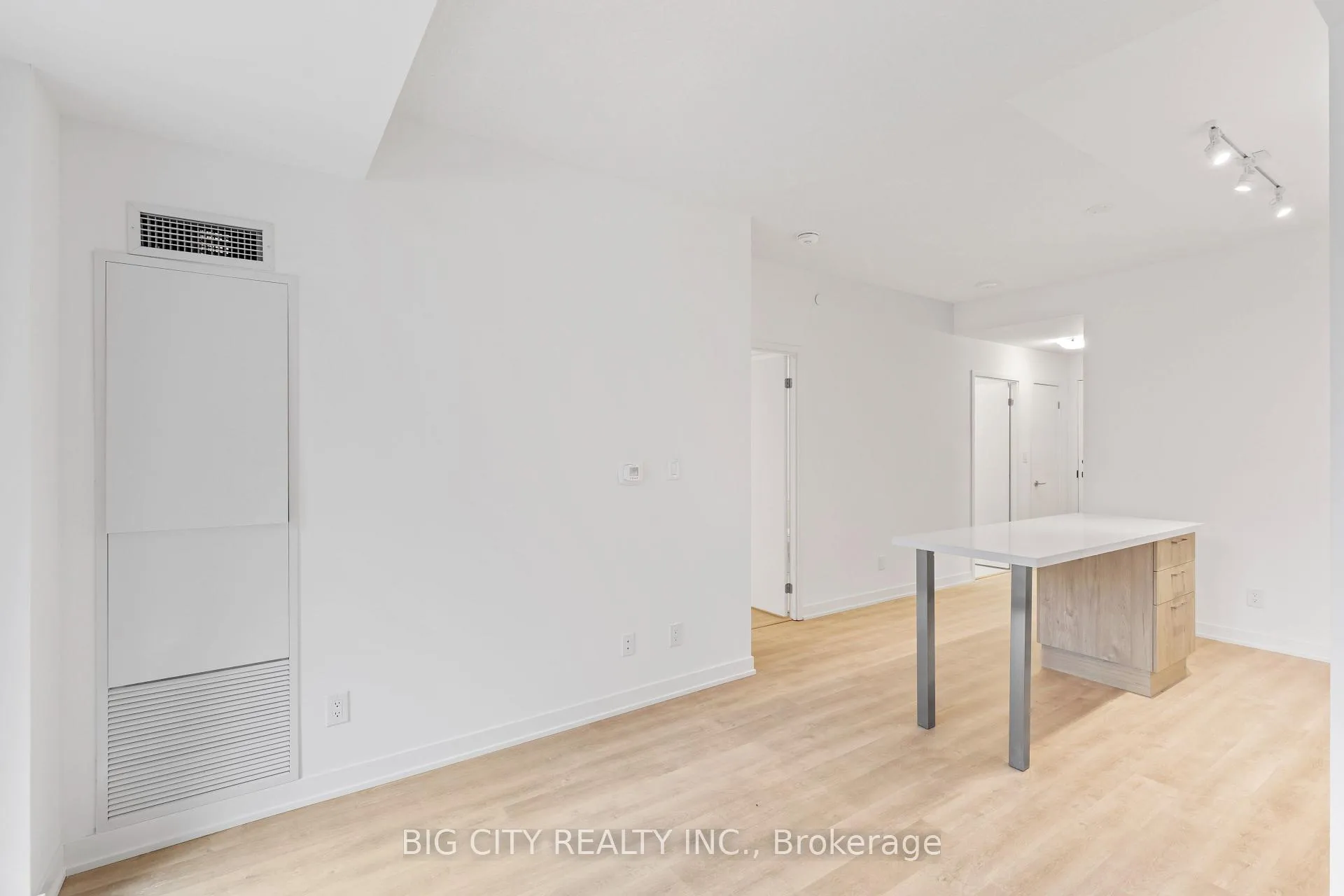 Photo 10 of Unit 603, 8119 Birchmount Road, Markham, Unionville — HOMEH