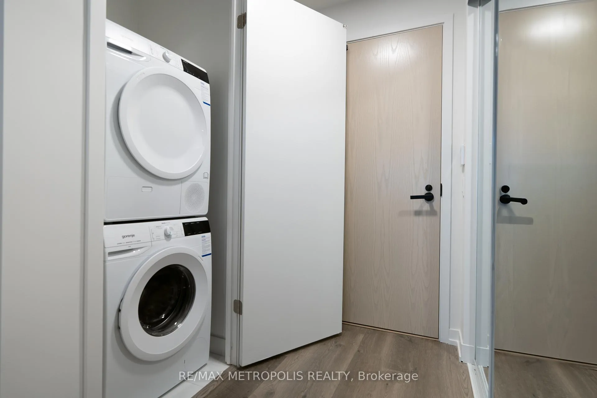 Photo 3 of Unit 5216, 195 Commerce Street, Vaughan, Vaughan Corporate Centre — HOMEH