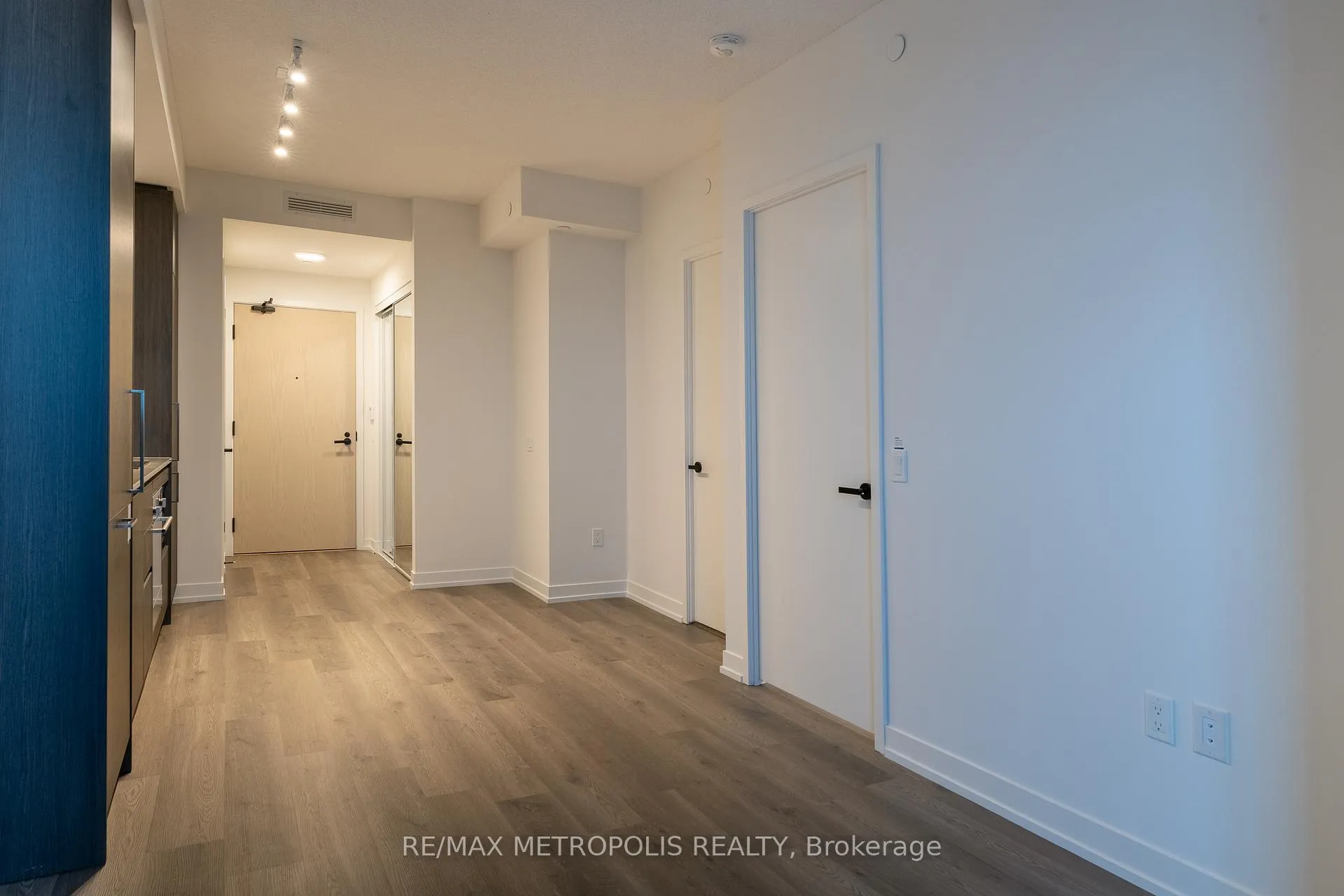 Photo 10 of Unit 5216, 195 Commerce Street, Vaughan, Vaughan Corporate Centre — HOMEH