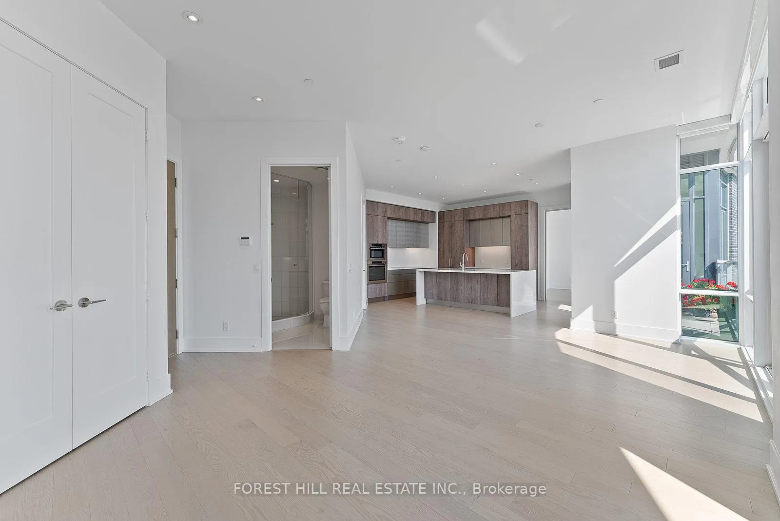 Photo 4 of Unit SPH #07, 1 Edgewater Drive, Toronto, Waterfront Communities — HOMEH