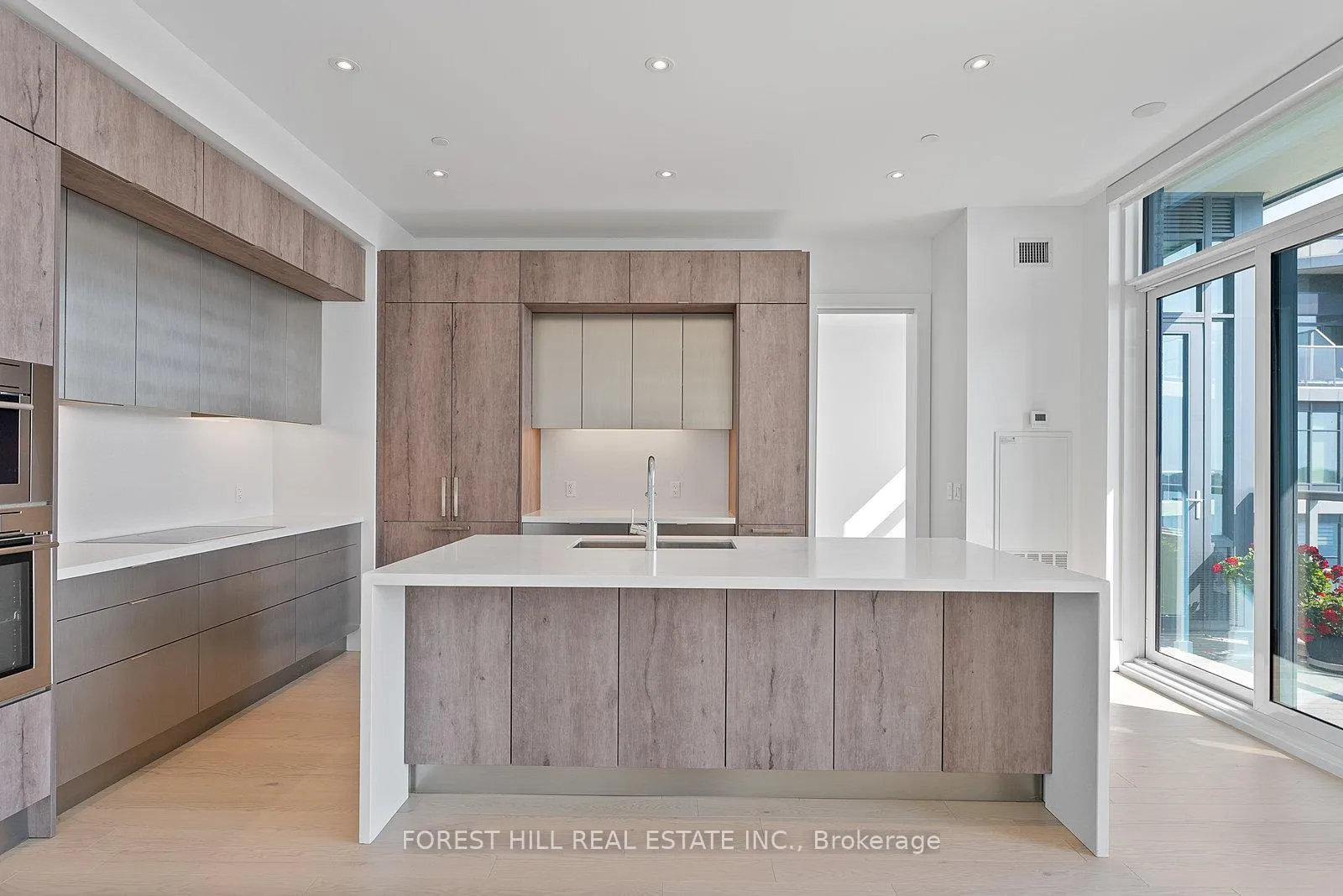 Photo 5 of Unit SPH #07, 1 Edgewater Drive, Toronto, Waterfront Communities — HOMEH