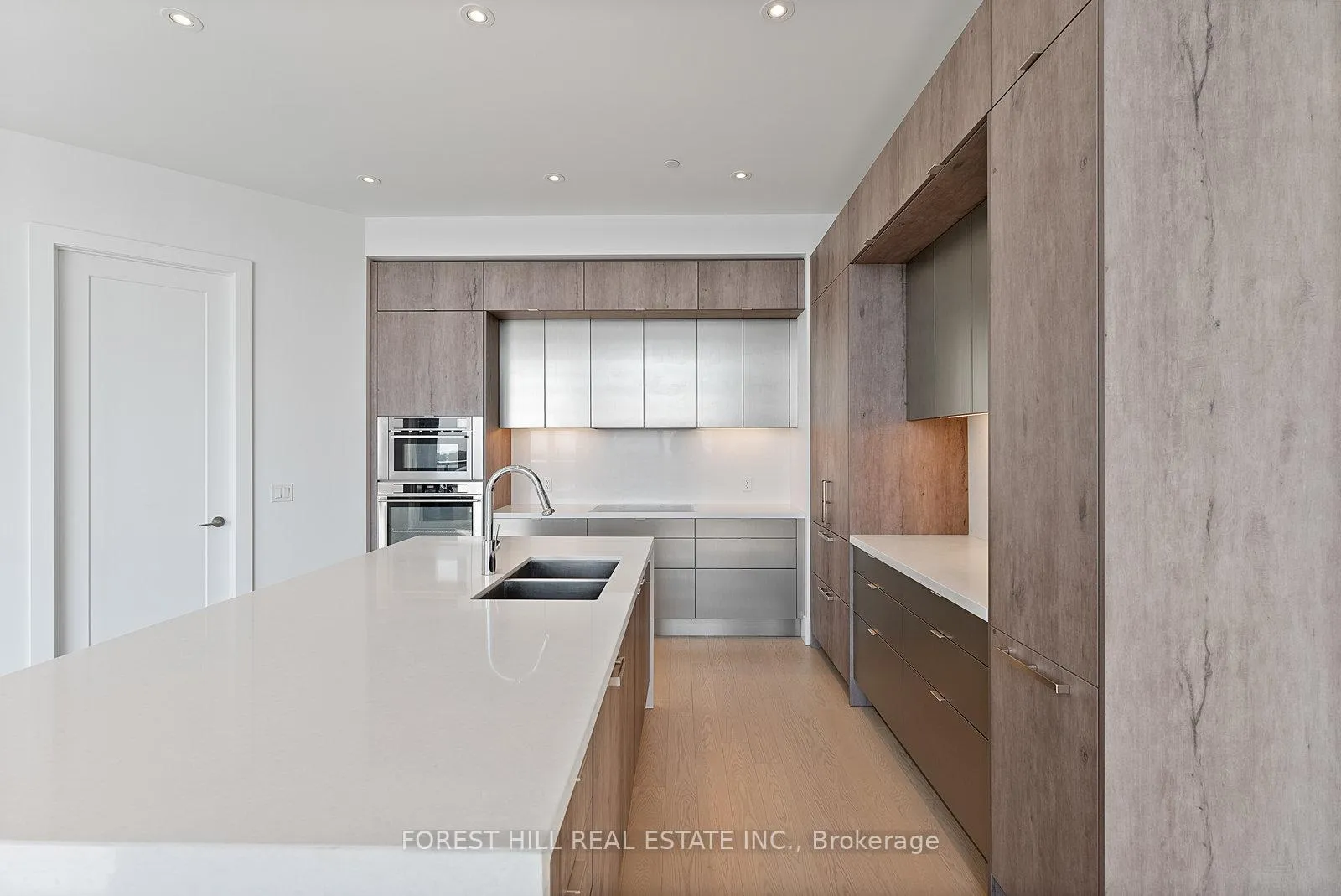 Photo 7 of Unit SPH #07, 1 Edgewater Drive, Toronto, Waterfront Communities — HOMEH
