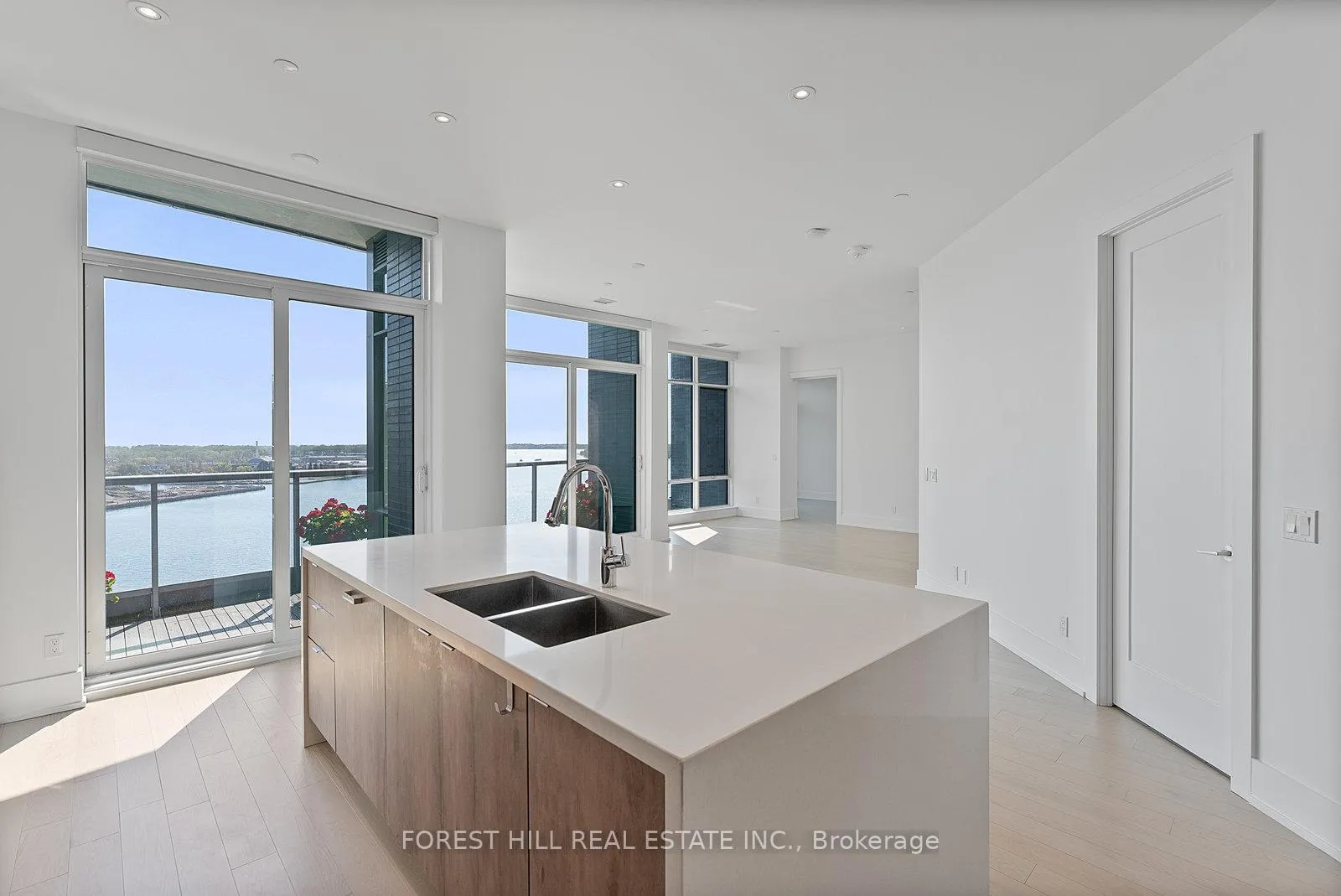 Photo 8 of Unit SPH #07, 1 Edgewater Drive, Toronto, Waterfront Communities — HOMEH