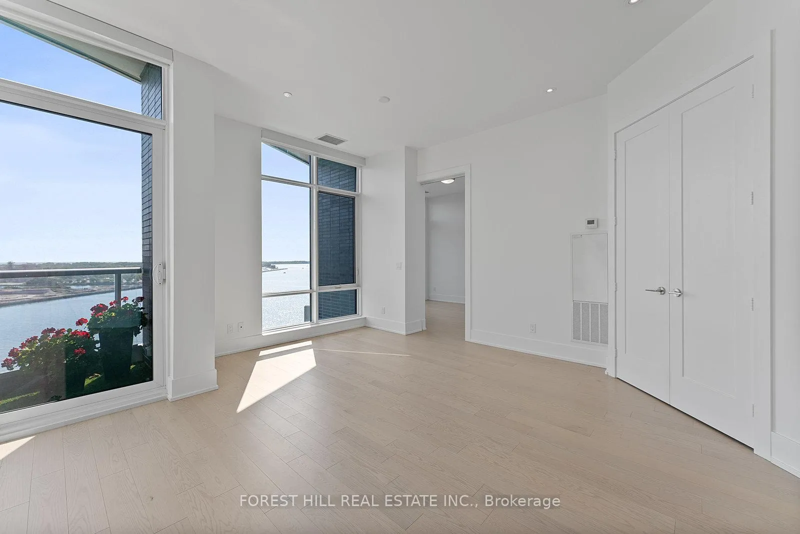 Photo 9 of Unit SPH #07, 1 Edgewater Drive, Toronto, Waterfront Communities — HOMEH