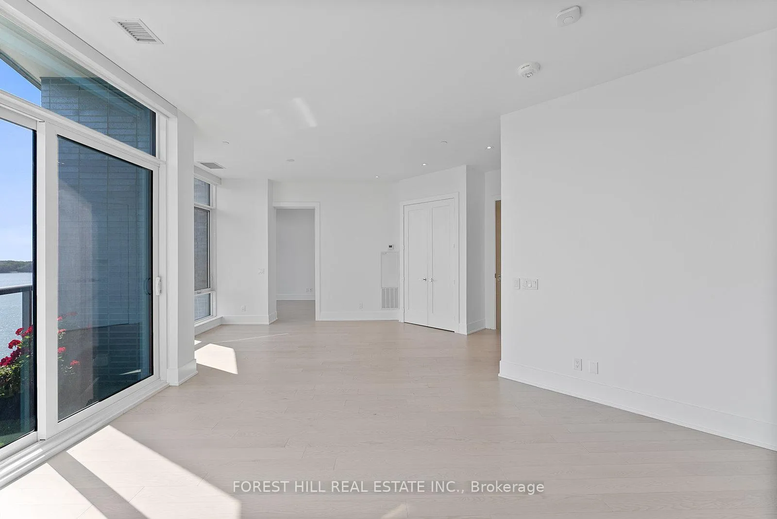 Photo 10 of Unit SPH #07, 1 Edgewater Drive, Toronto, Waterfront Communities — HOMEH