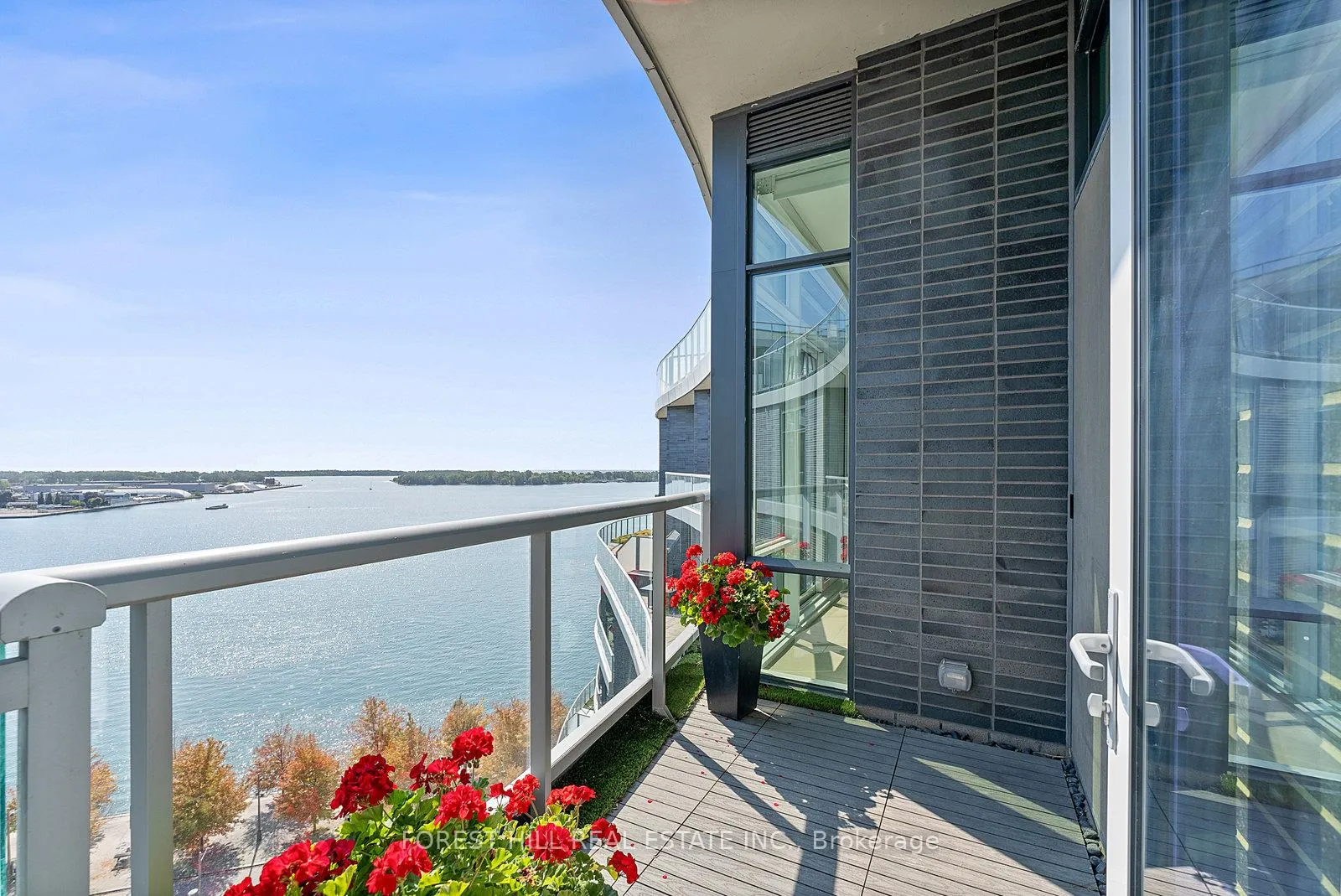 Photo 12 of Unit SPH #07, 1 Edgewater Drive, Toronto, Waterfront Communities — HOMEH