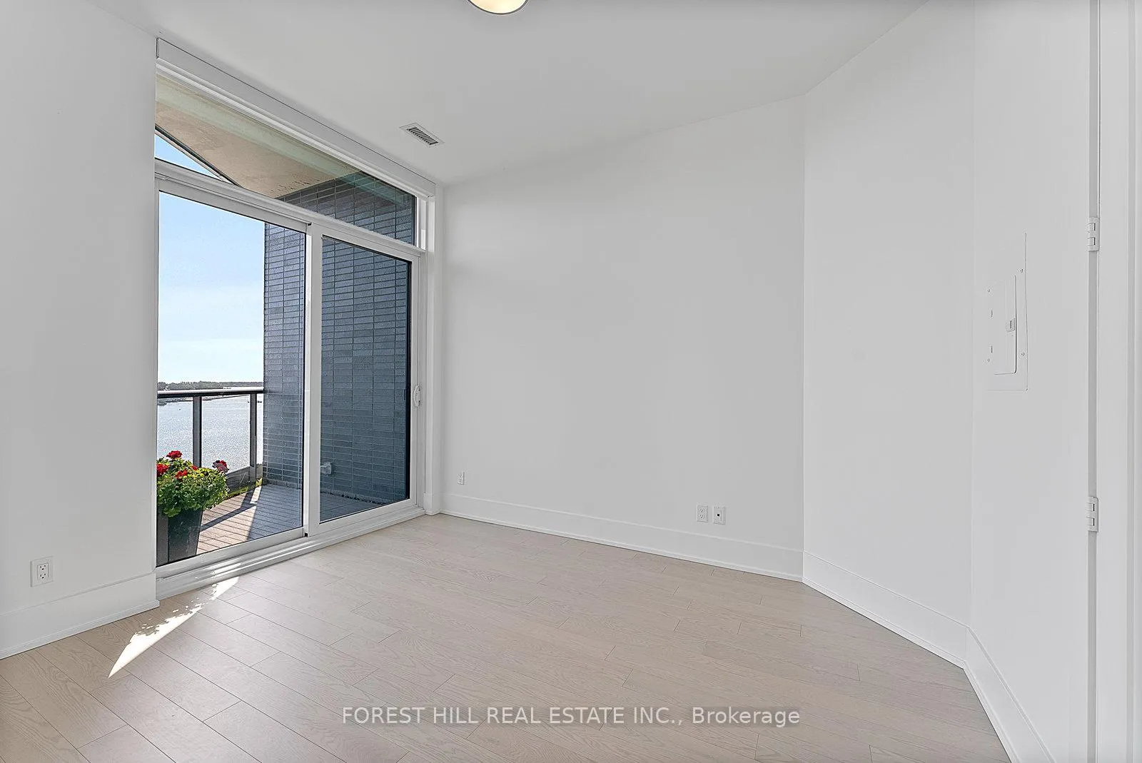 Photo 14 of Unit SPH #07, 1 Edgewater Drive, Toronto, Waterfront Communities — HOMEH