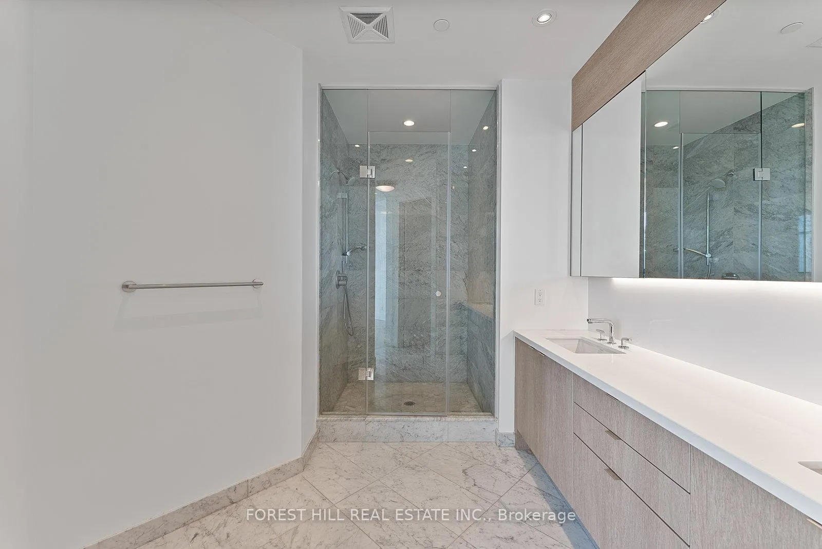 Photo 26 of Unit SPH #07, 1 Edgewater Drive, Toronto, Waterfront Communities — HOMEH