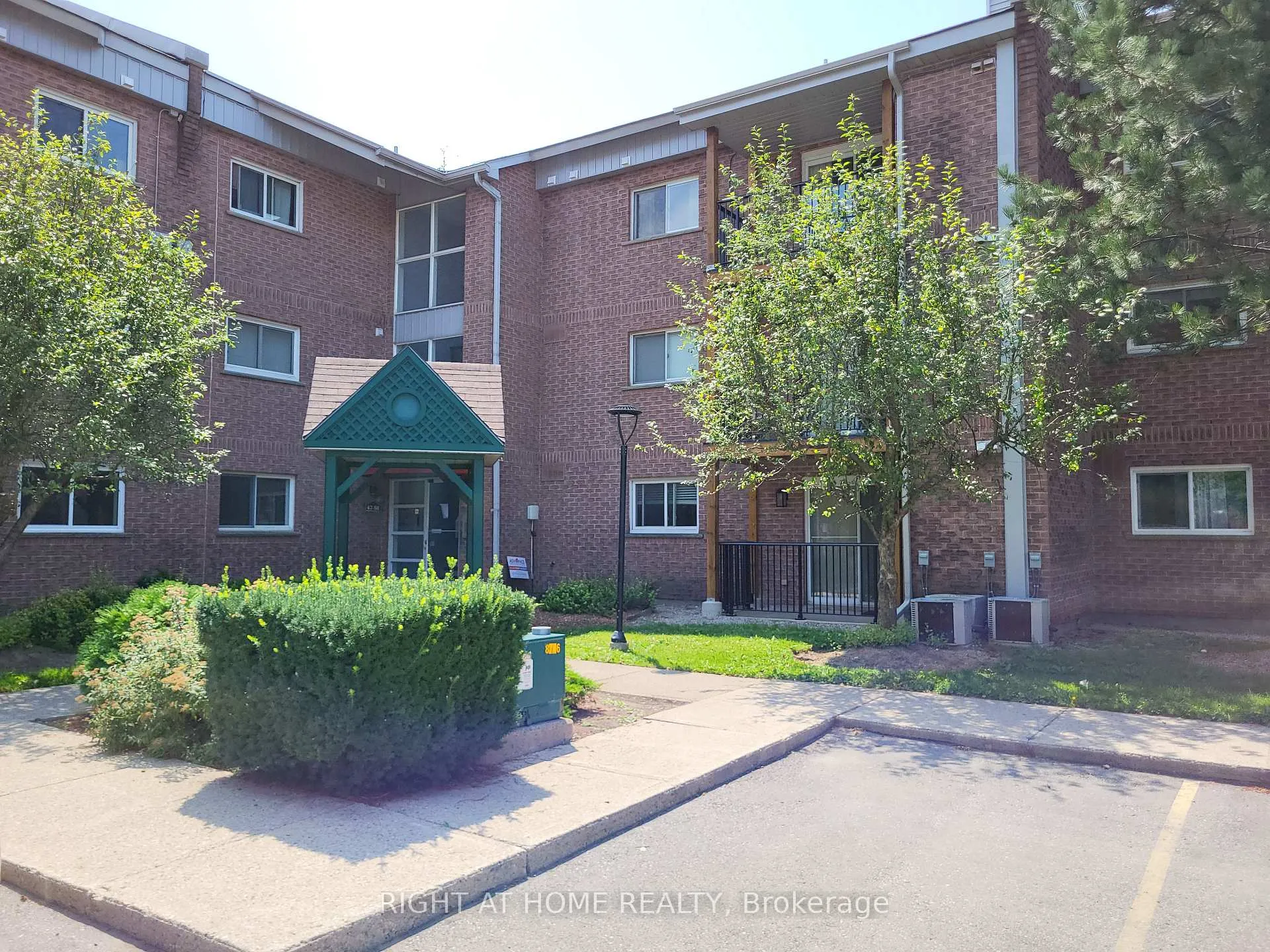 Photo 2 of Unit 54, 3085 Kingsway Drive, Kitchener — HOMEH
