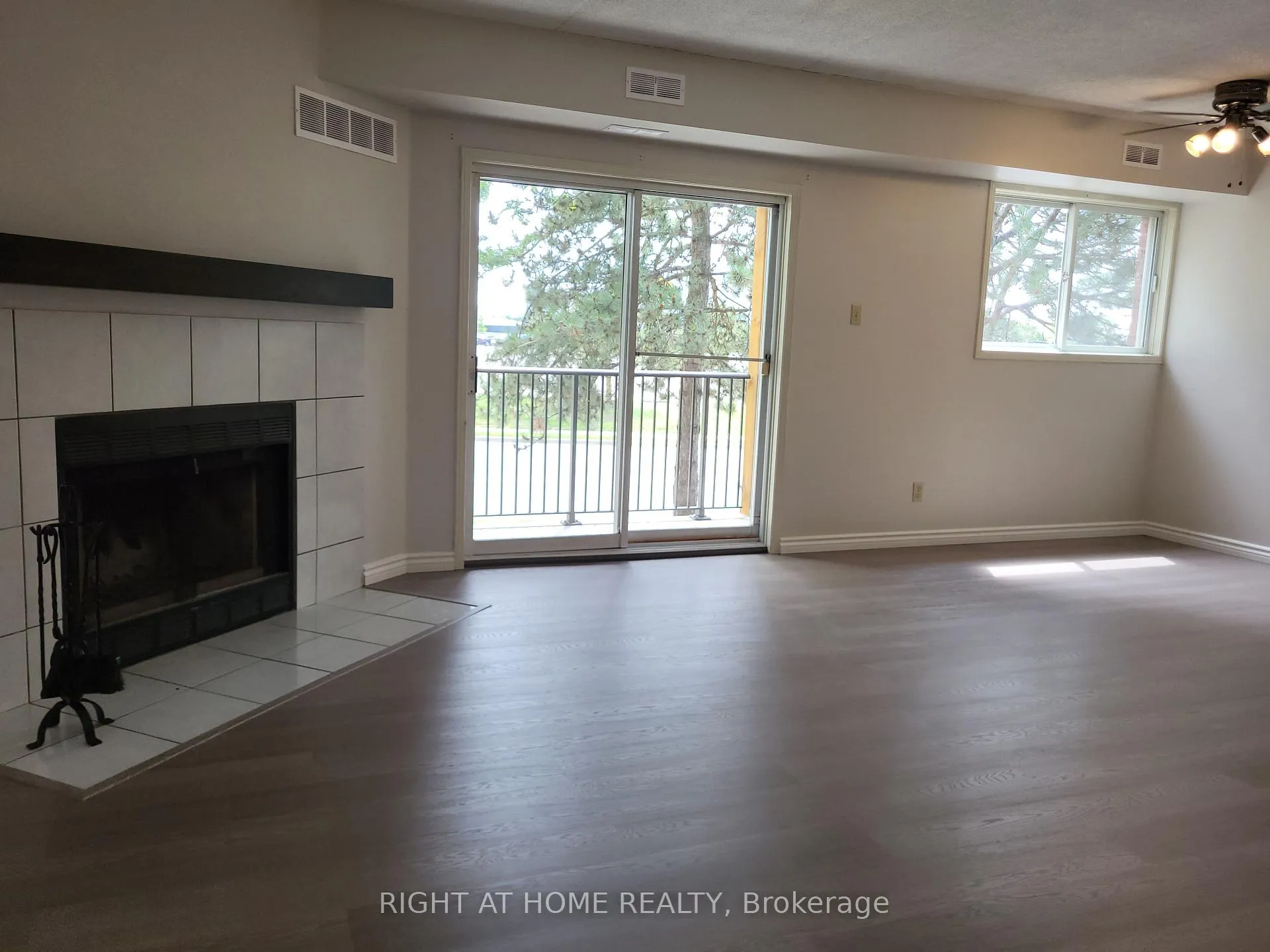 Photo 3 of Unit 54, 3085 Kingsway Drive, Kitchener — HOMEH