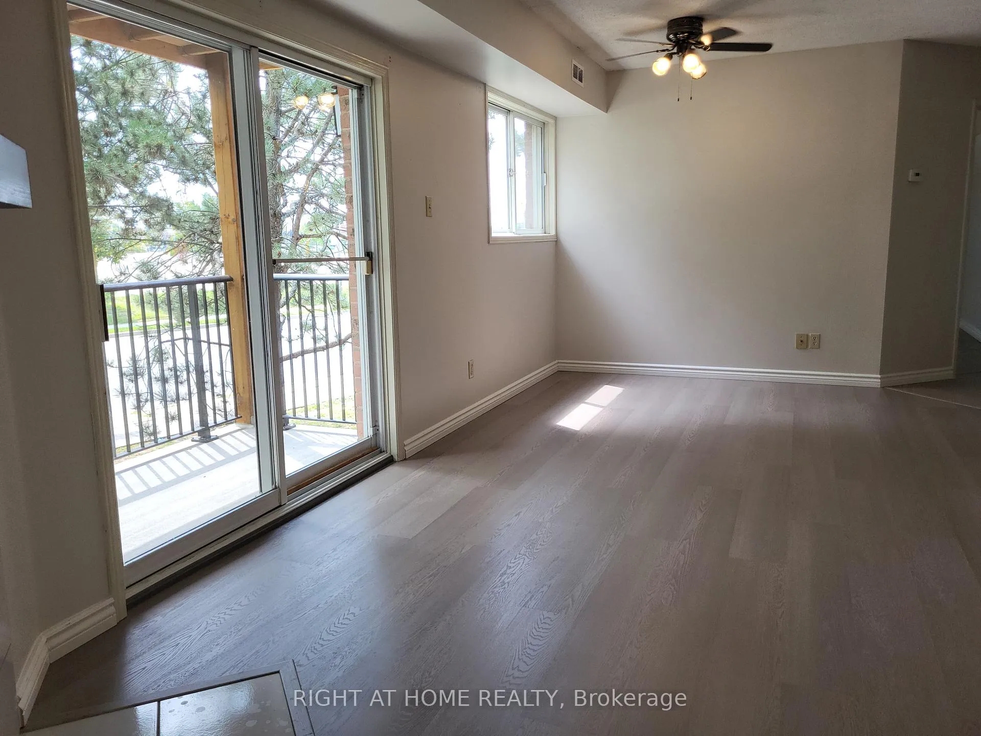 Photo 5 of Unit 54, 3085 Kingsway Drive, Kitchener — HOMEH
