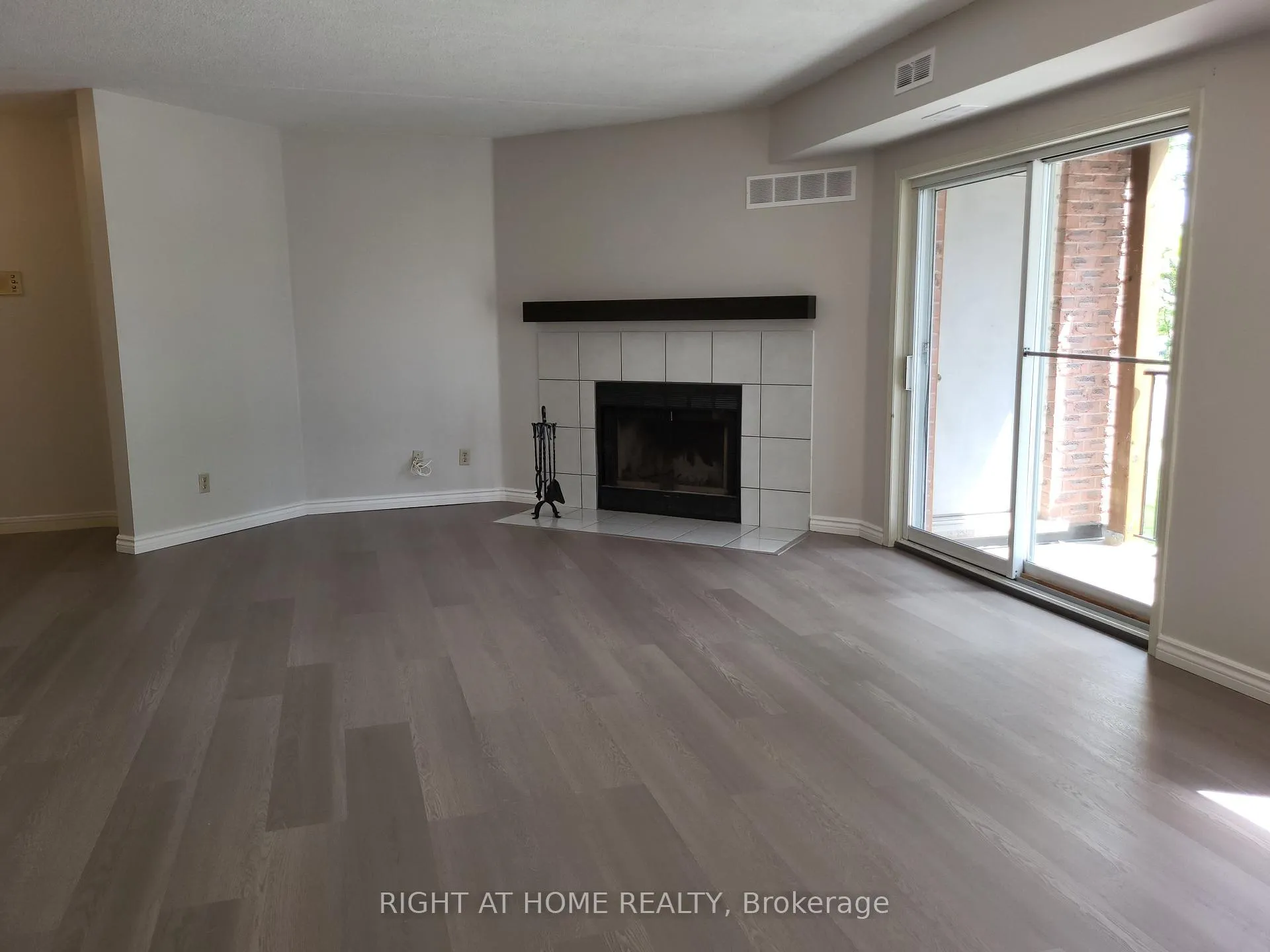 Photo 6 of Unit 54, 3085 Kingsway Drive, Kitchener — HOMEH