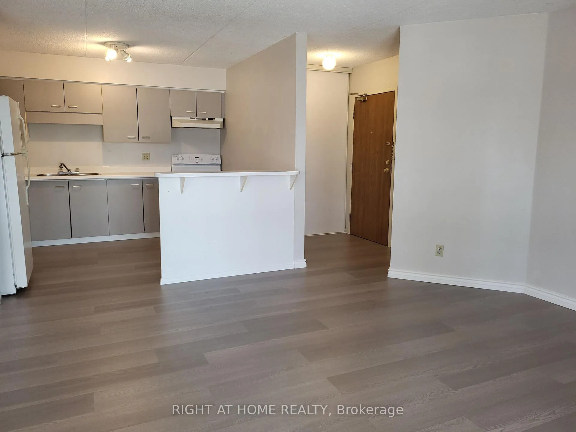 Photo 7 of Unit 54, 3085 Kingsway Drive, Kitchener — HOMEH