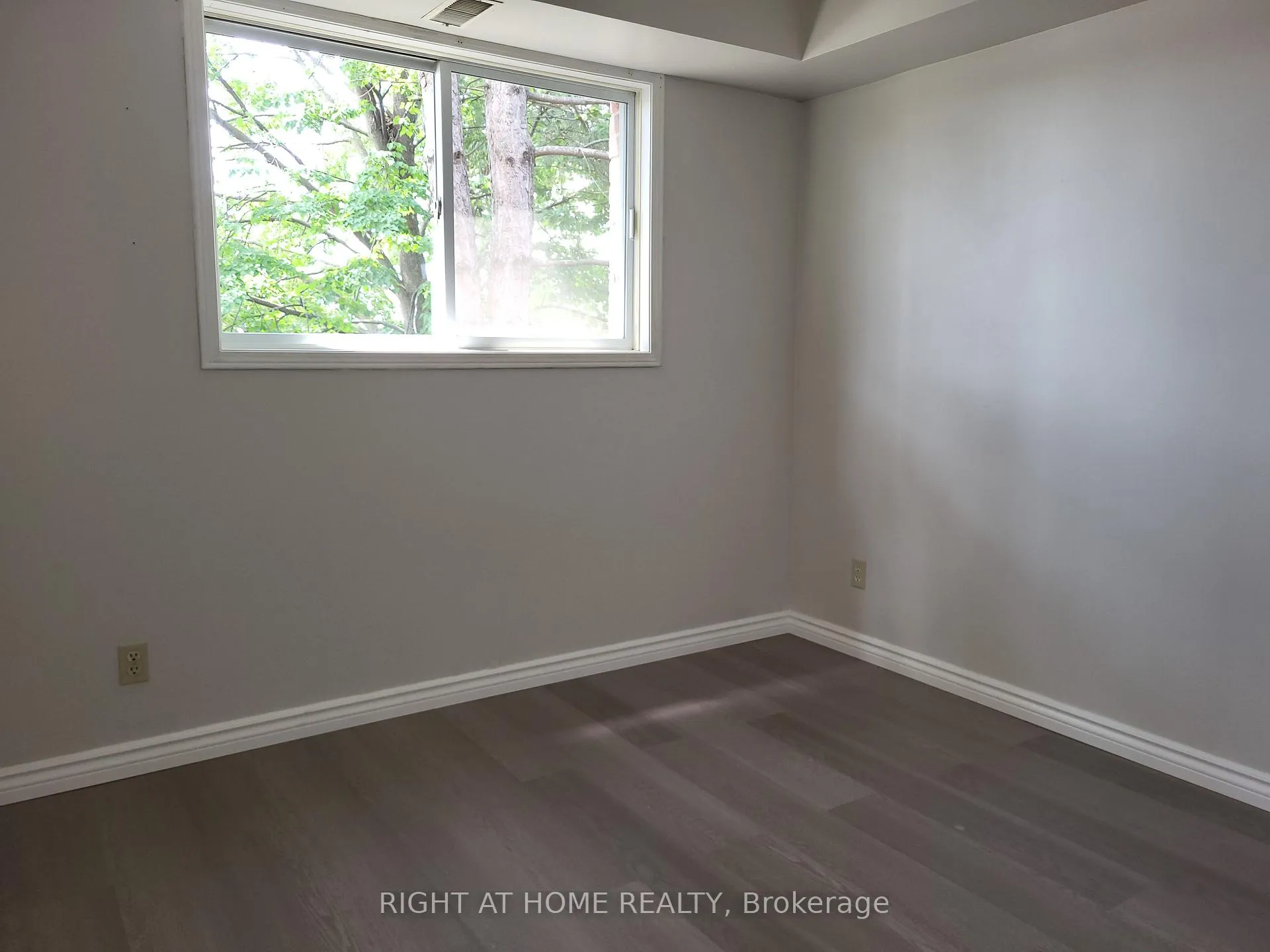 Photo 15 of Unit 54, 3085 Kingsway Drive, Kitchener — HOMEH