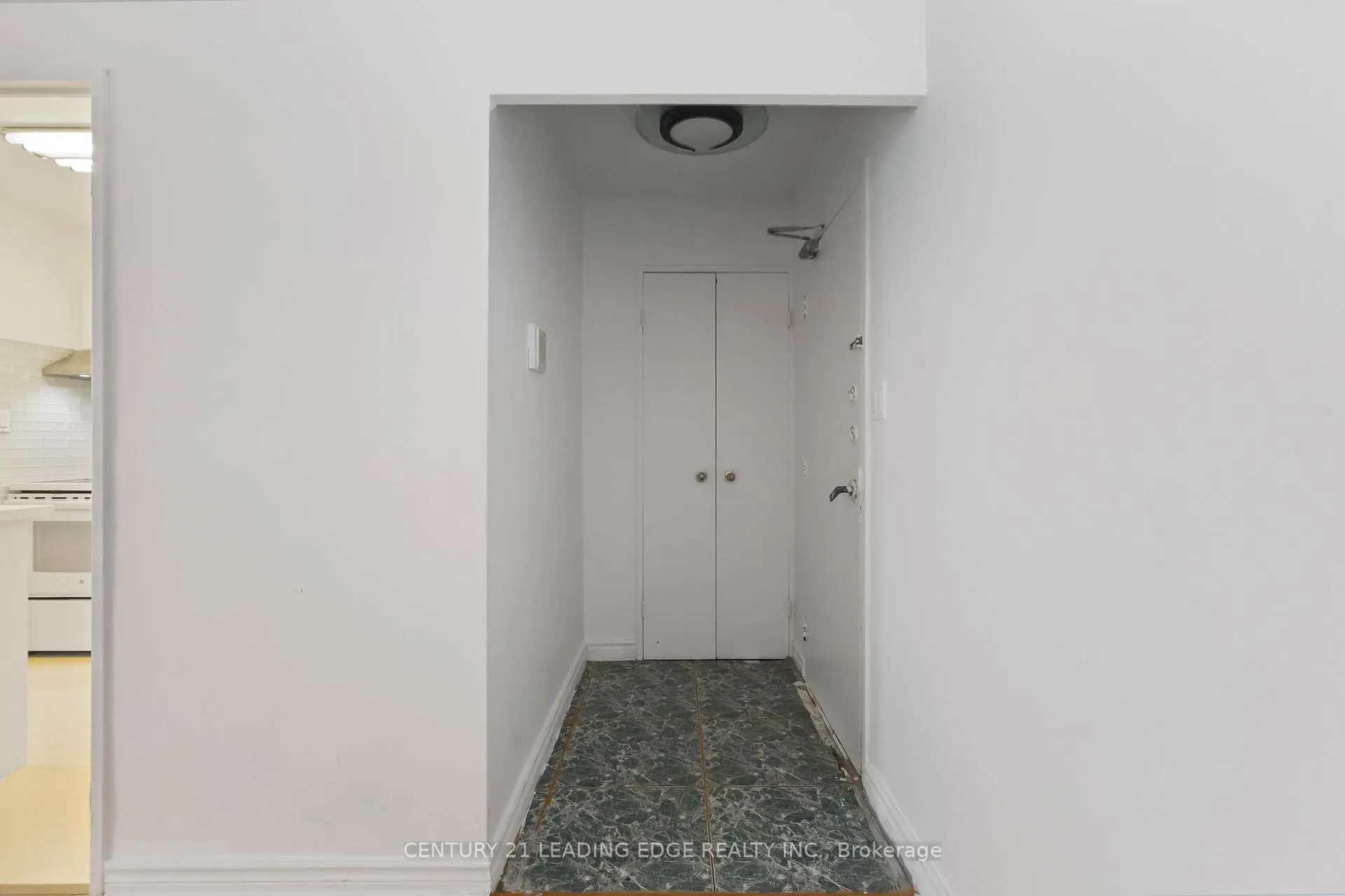 Photo 4 of Unit 1203, 20 Edgecliff Golfway, Toronto, Flemingdon Park — HOMEH