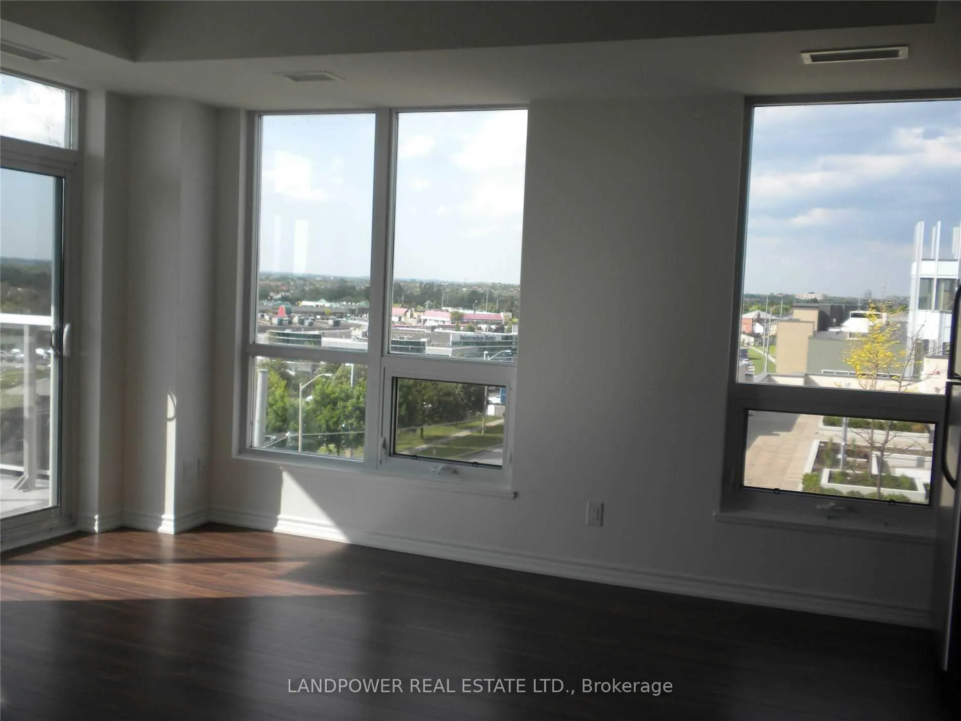 Photo 4 of Unit 622, 8323 Kennedy Road, Markham, Village Green-South Unionville — HOMEH