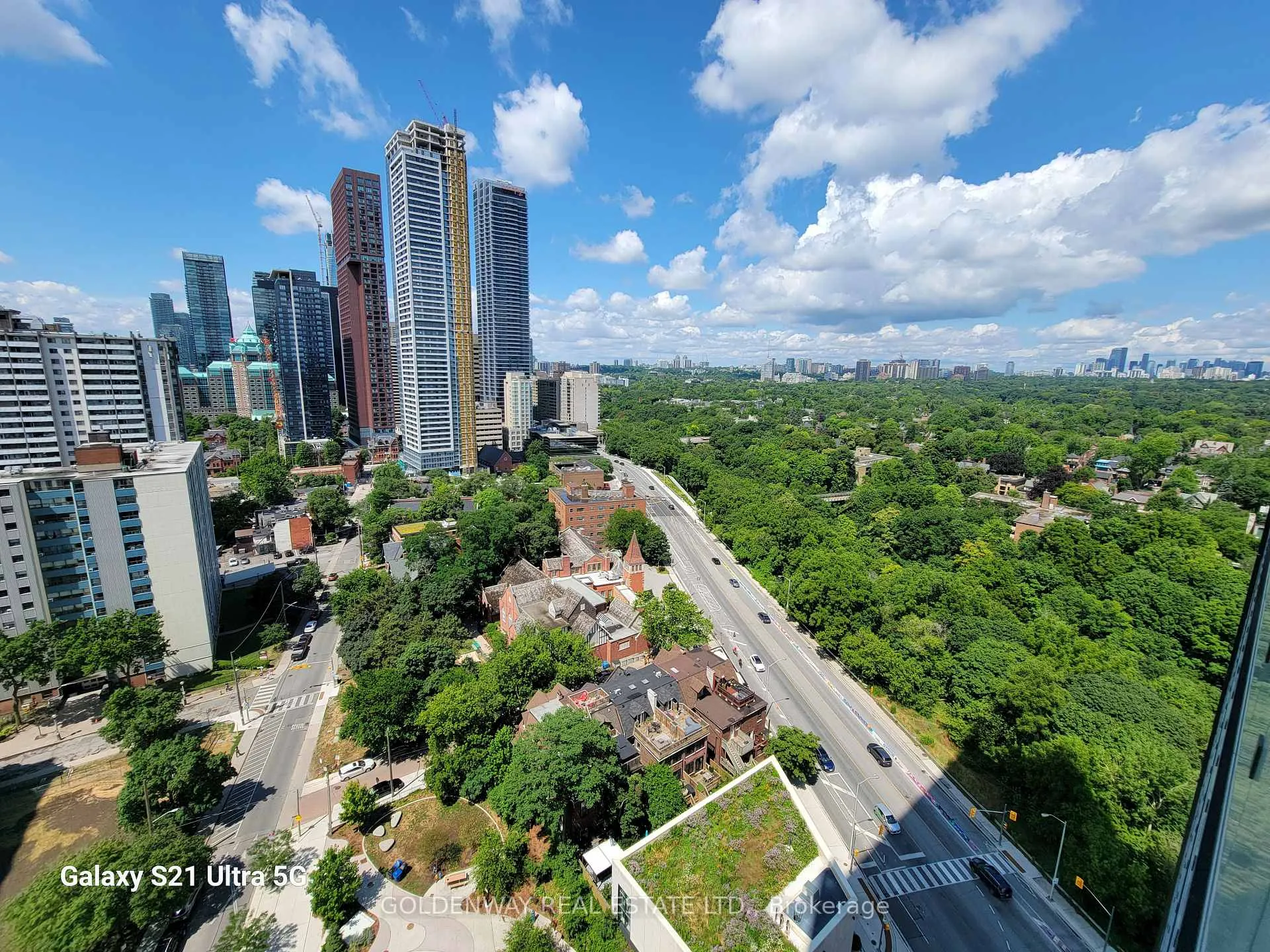 Photo 2 of Unit 2009, 575 Bloor Street E, Toronto, North St. James Town — HOMEH
