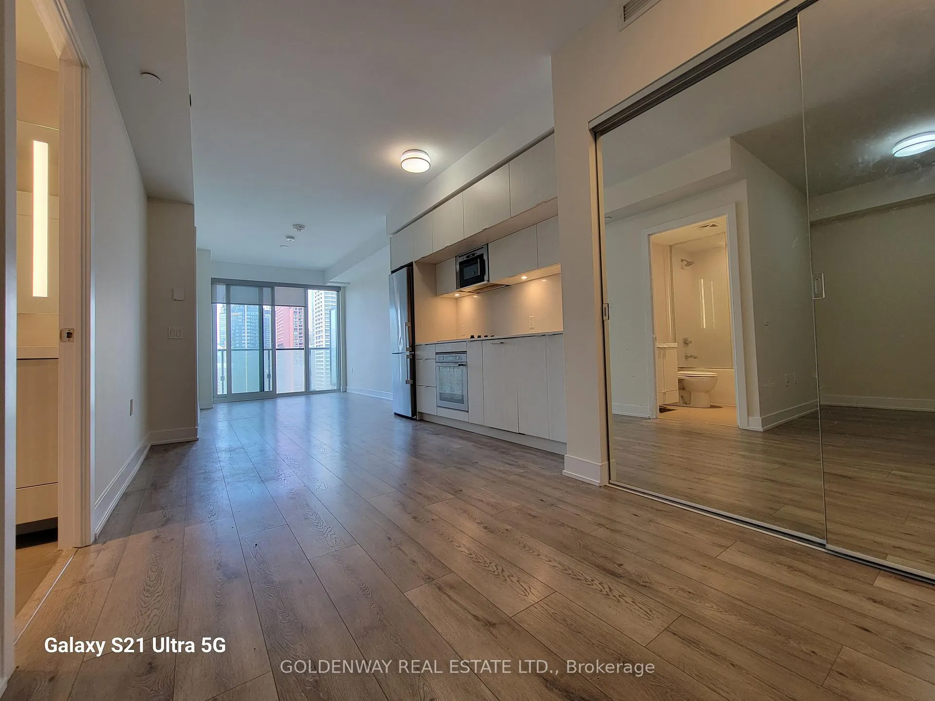 Photo 3 of Unit 2009, 575 Bloor Street E, Toronto, North St. James Town — HOMEH