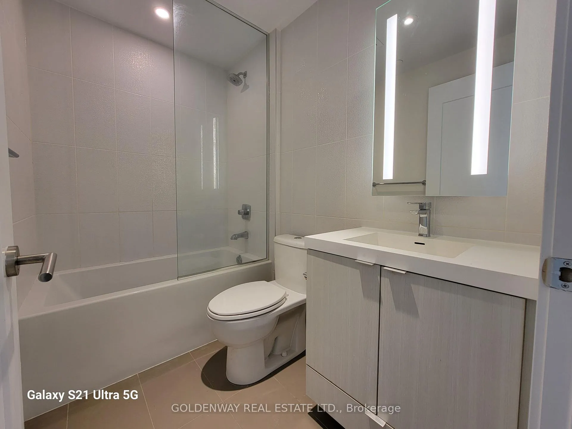 Photo 5 of Unit 2009, 575 Bloor Street E, Toronto, North St. James Town — HOMEH