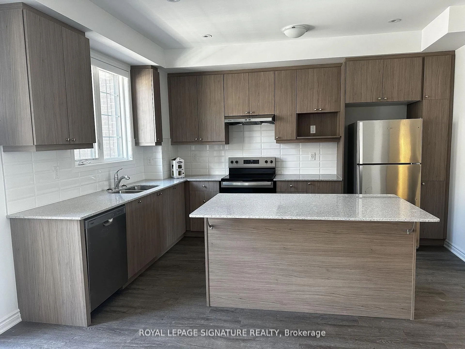 Front of Unit 9, 1259 Lily Crescent