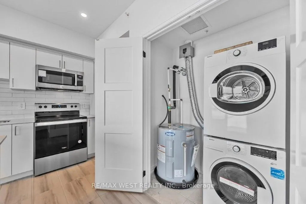 Photo 17 of Unit 309, 15 Kneeshaw Drive, Barrie, Rural Barrie Southeast — HOMEH