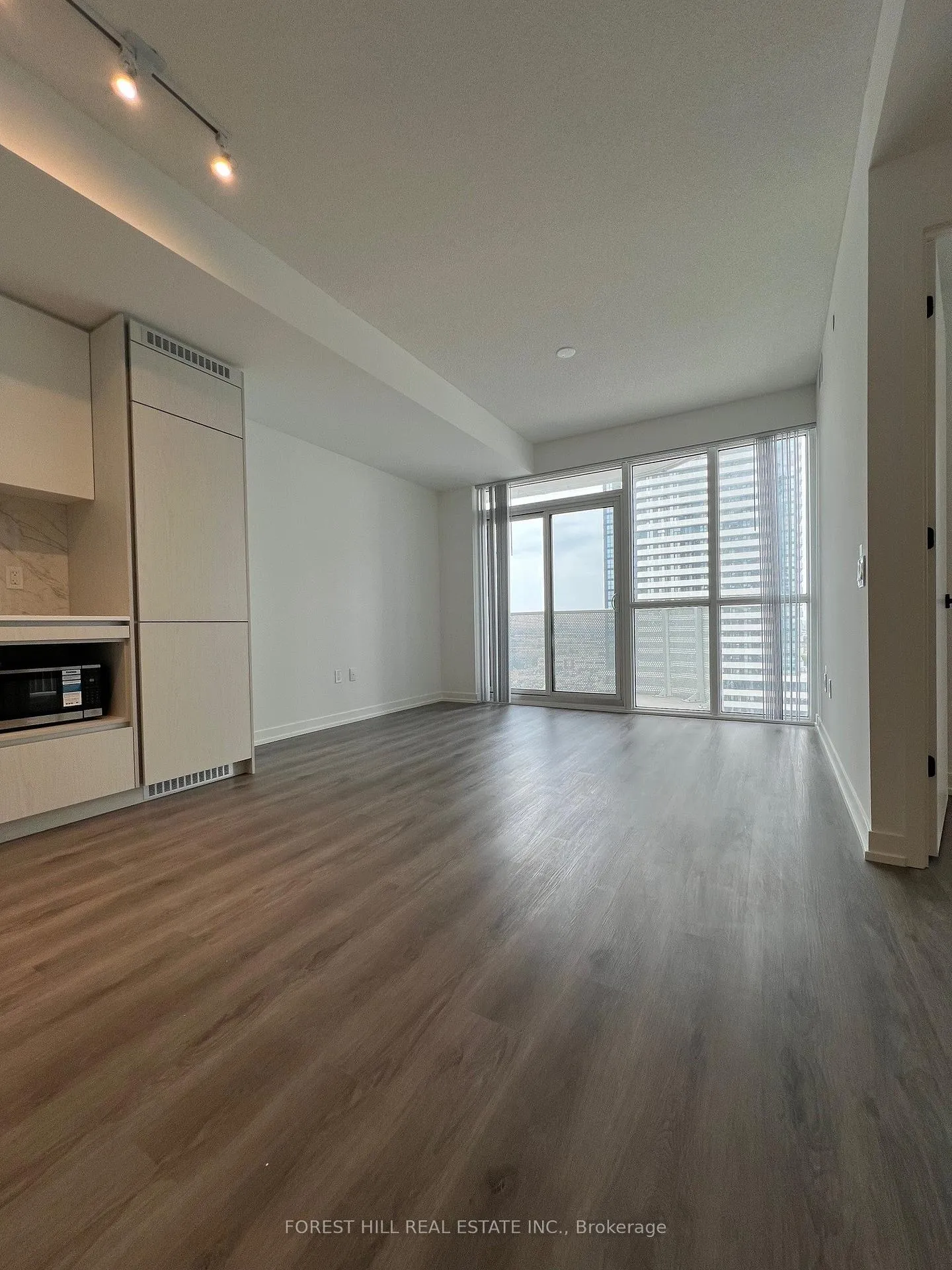 Photo 2 of Unit 1103, 28 Interchange Way, Vaughan, Vaughan Corporate Centre — HOMEH