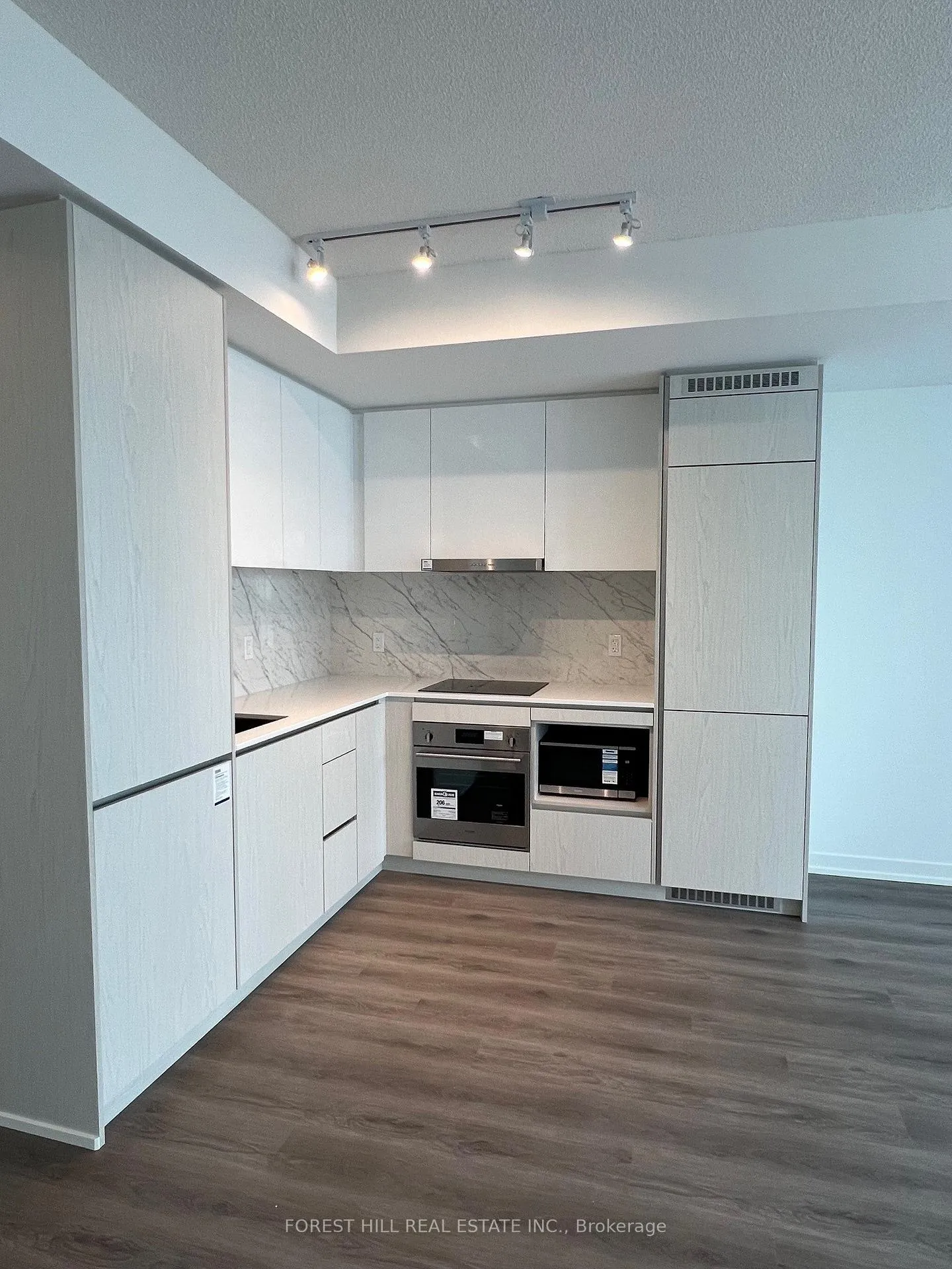 Photo 4 of Unit 1103, 28 Interchange Way, Vaughan, Vaughan Corporate Centre — HOMEH