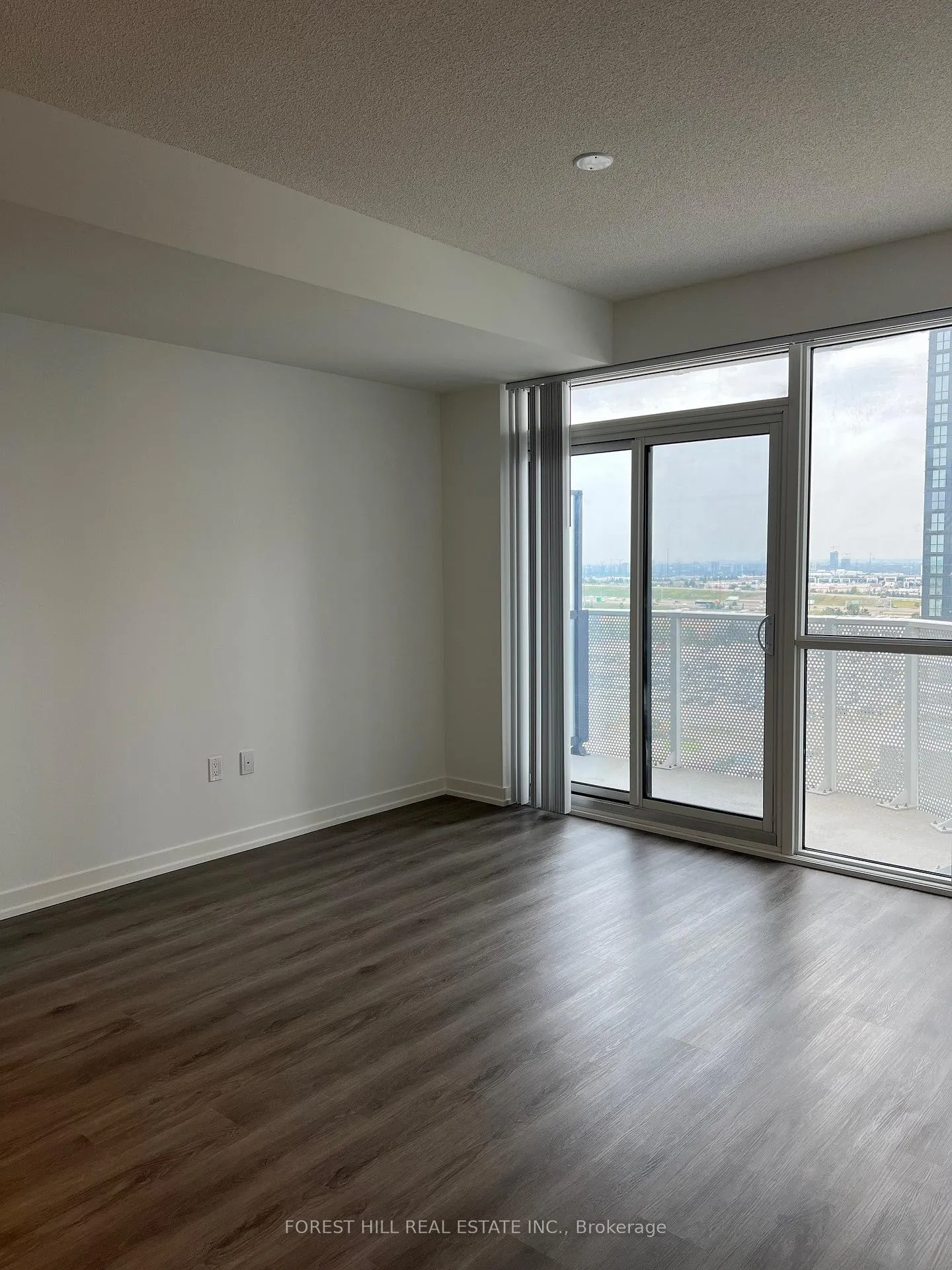 Photo 6 of Unit 1103, 28 Interchange Way, Vaughan, Vaughan Corporate Centre — HOMEH