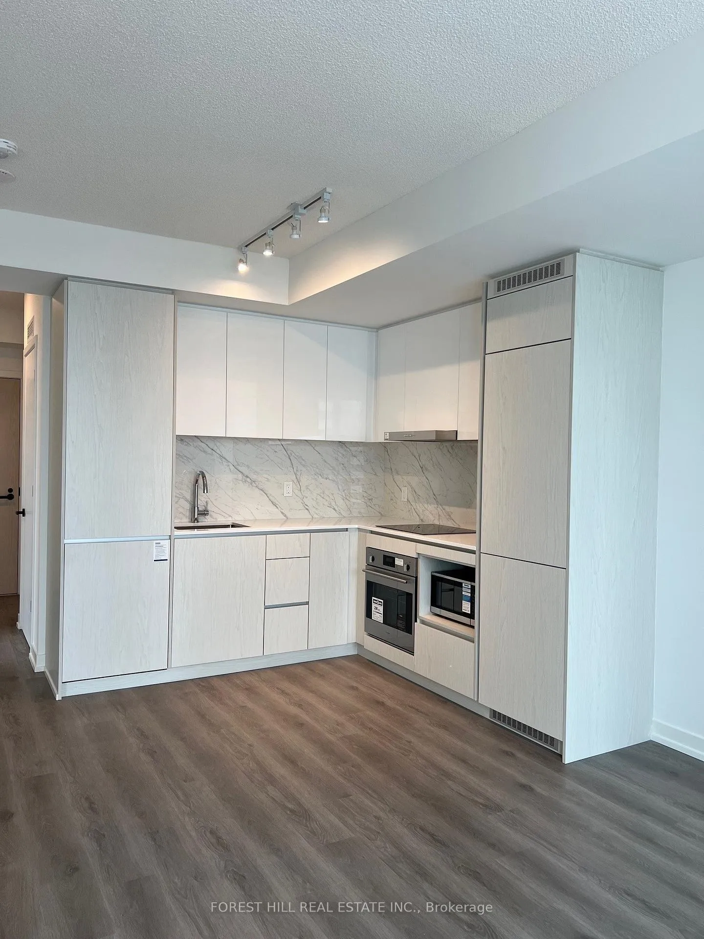 Photo 7 of Unit 1103, 28 Interchange Way, Vaughan, Vaughan Corporate Centre — HOMEH