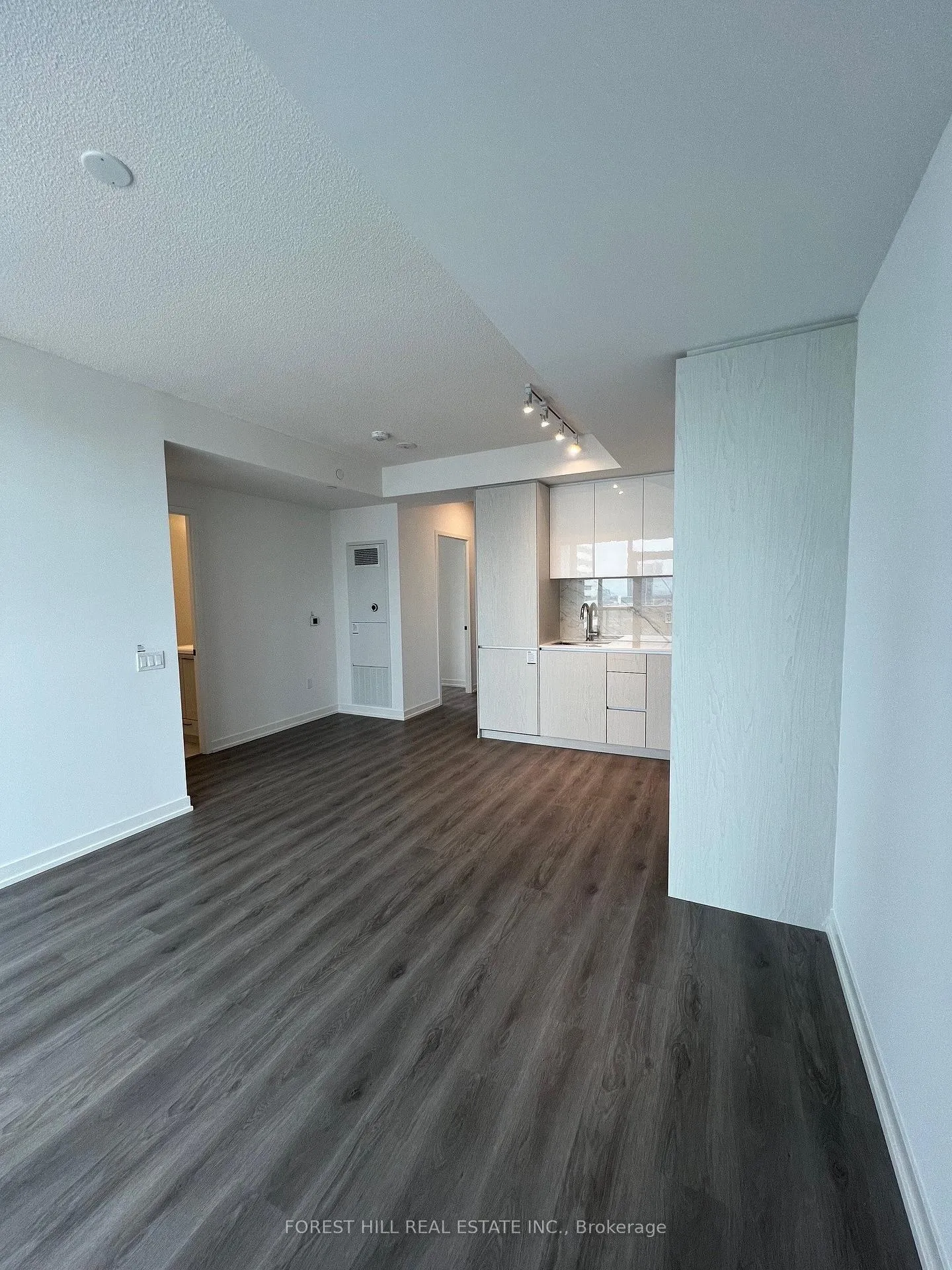 Photo 8 of Unit 1103, 28 Interchange Way, Vaughan, Vaughan Corporate Centre — HOMEH
