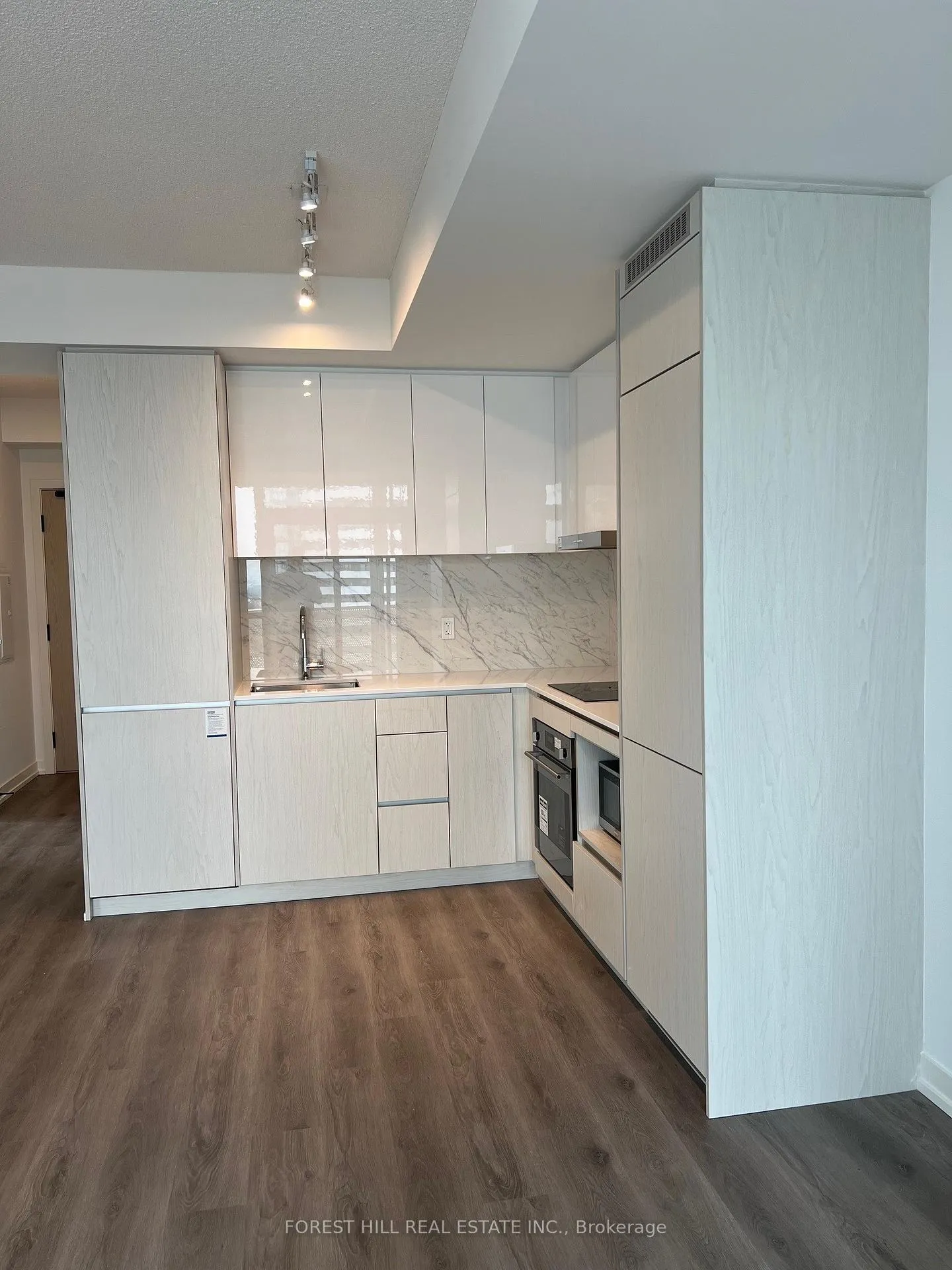 Photo 9 of Unit 1103, 28 Interchange Way, Vaughan, Vaughan Corporate Centre — HOMEH
