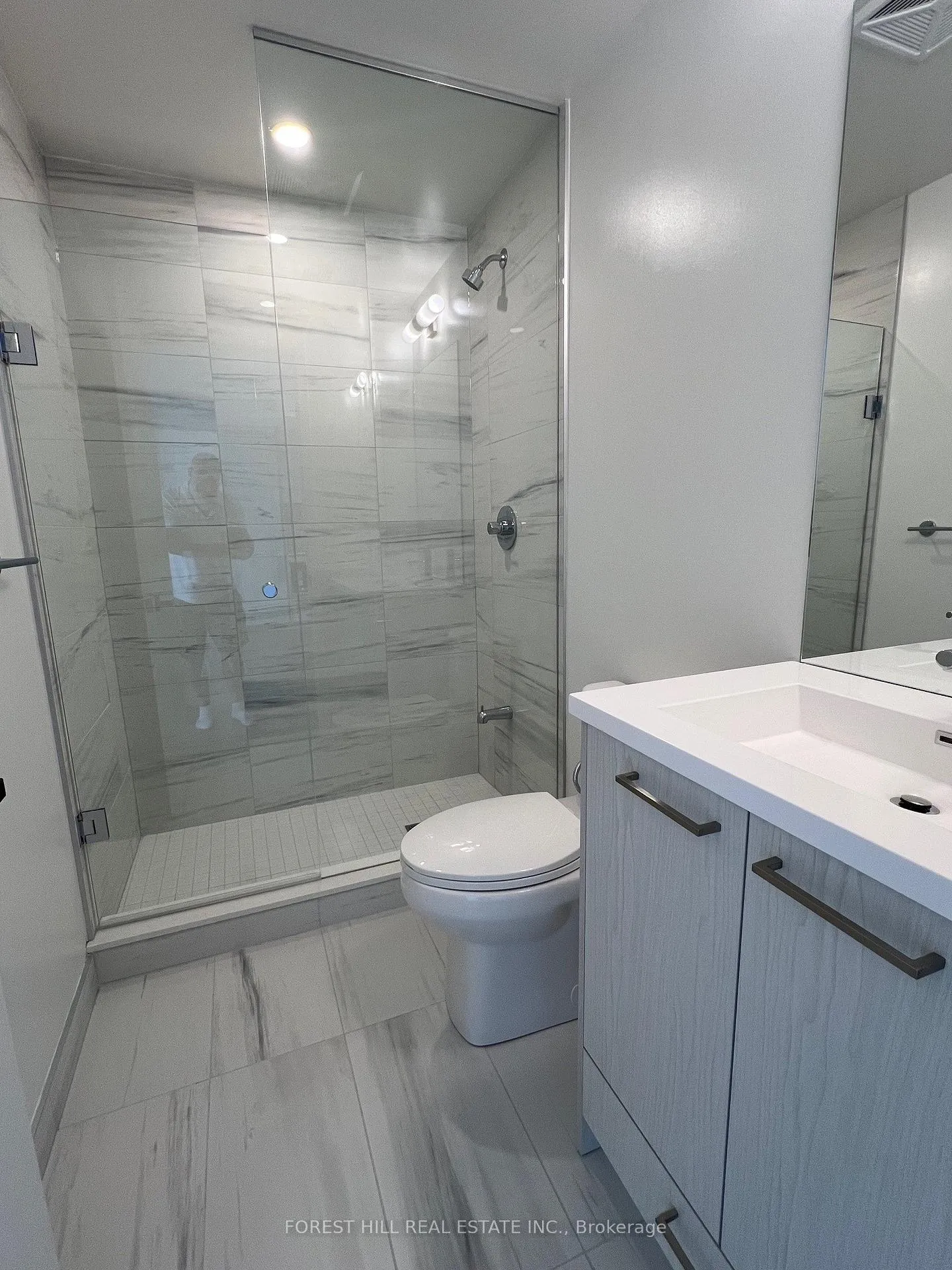 Photo 13 of Unit 1103, 28 Interchange Way, Vaughan, Vaughan Corporate Centre — HOMEH