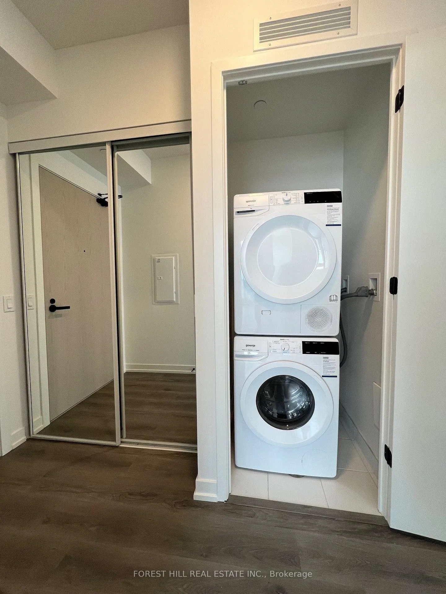 Photo 16 of Unit 1103, 28 Interchange Way, Vaughan, Vaughan Corporate Centre — HOMEH