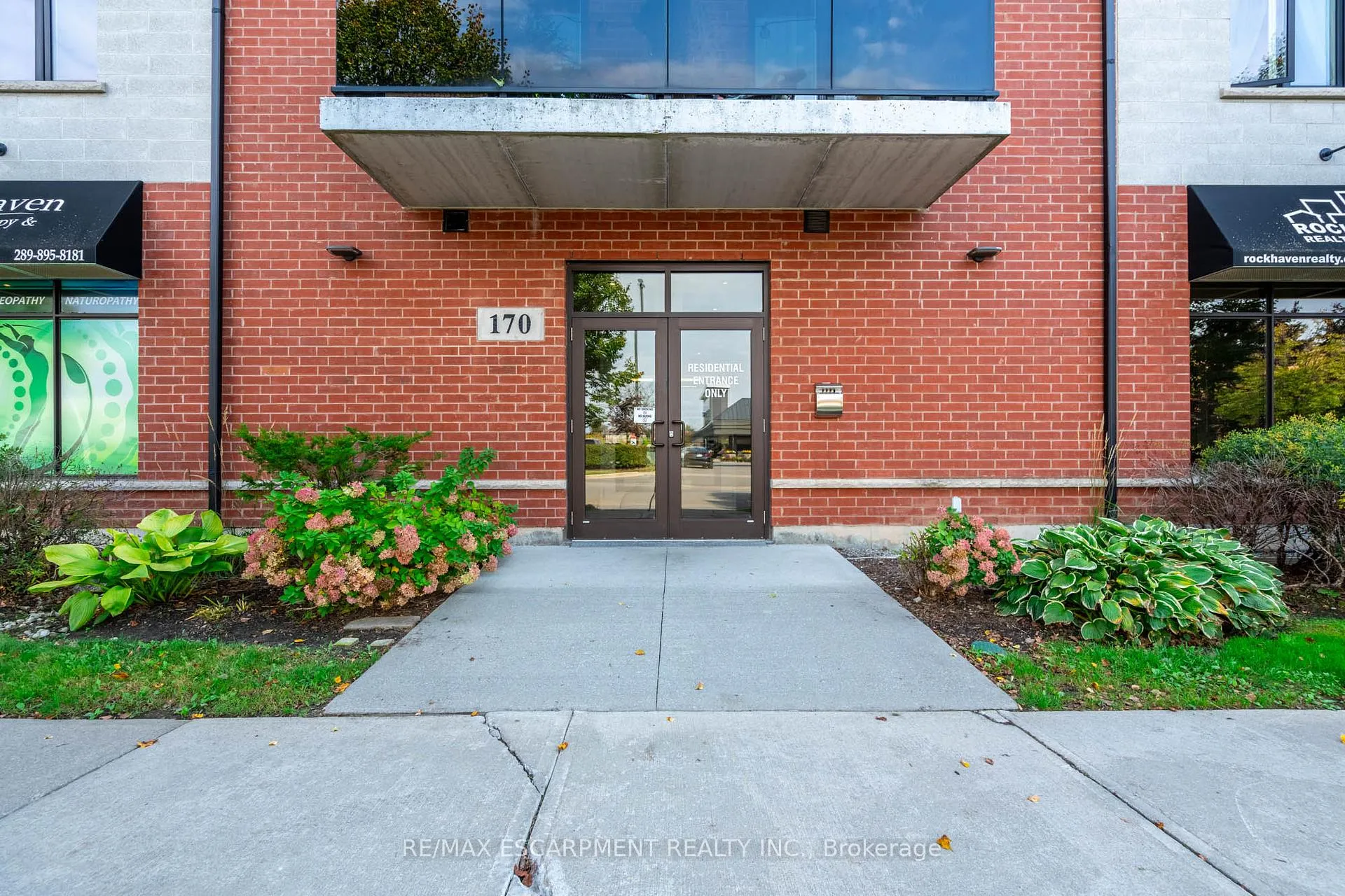 Photo 2 of Unit 214, 170 Rockhaven Lane, Hamilton, Waterdown — HOMEH