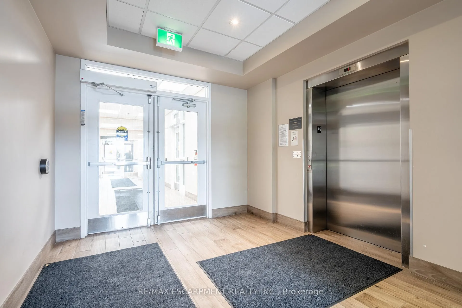 Photo 3 of Unit 214, 170 Rockhaven Lane, Hamilton, Waterdown — HOMEH