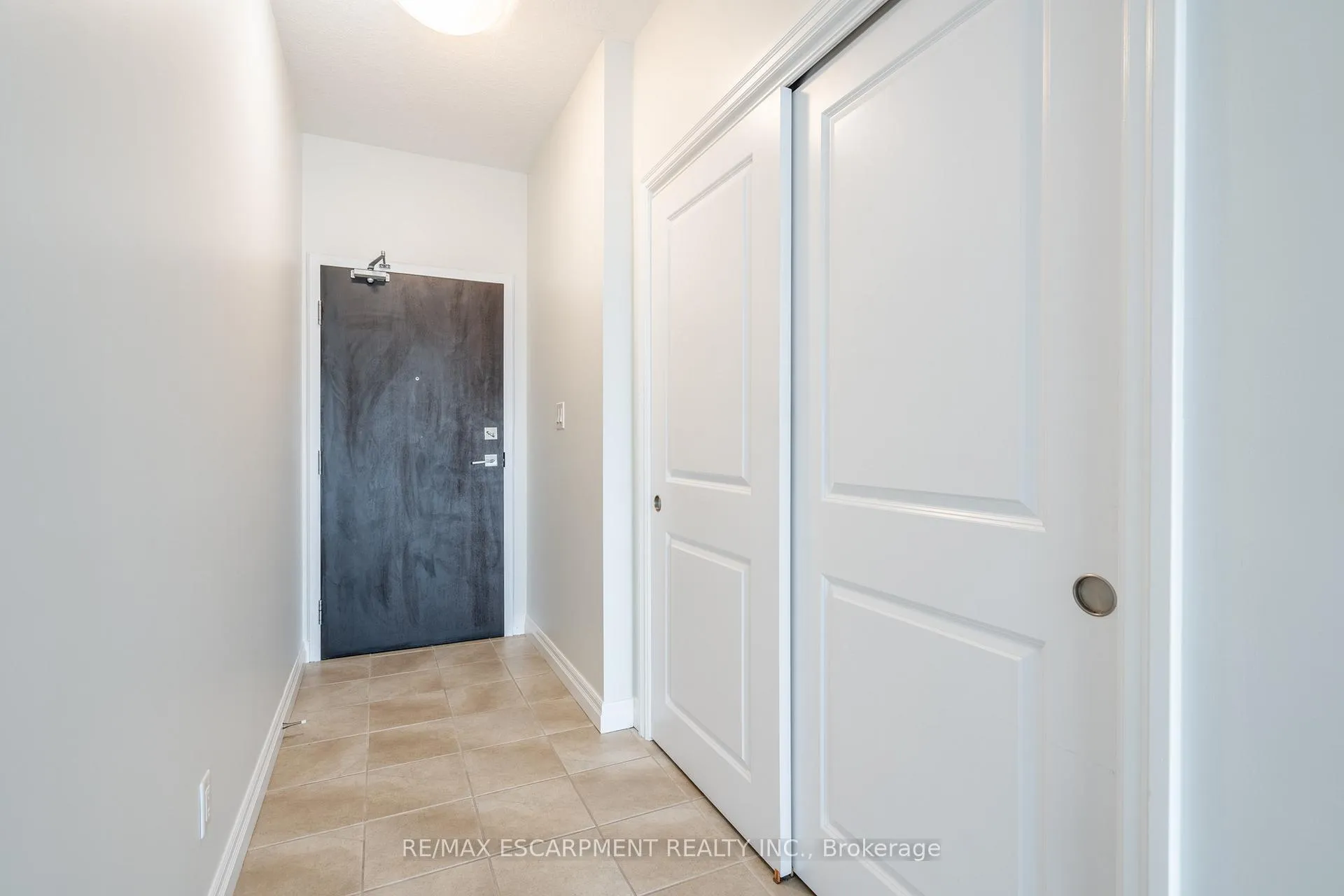 Photo 4 of Unit 214, 170 Rockhaven Lane, Hamilton, Waterdown — HOMEH
