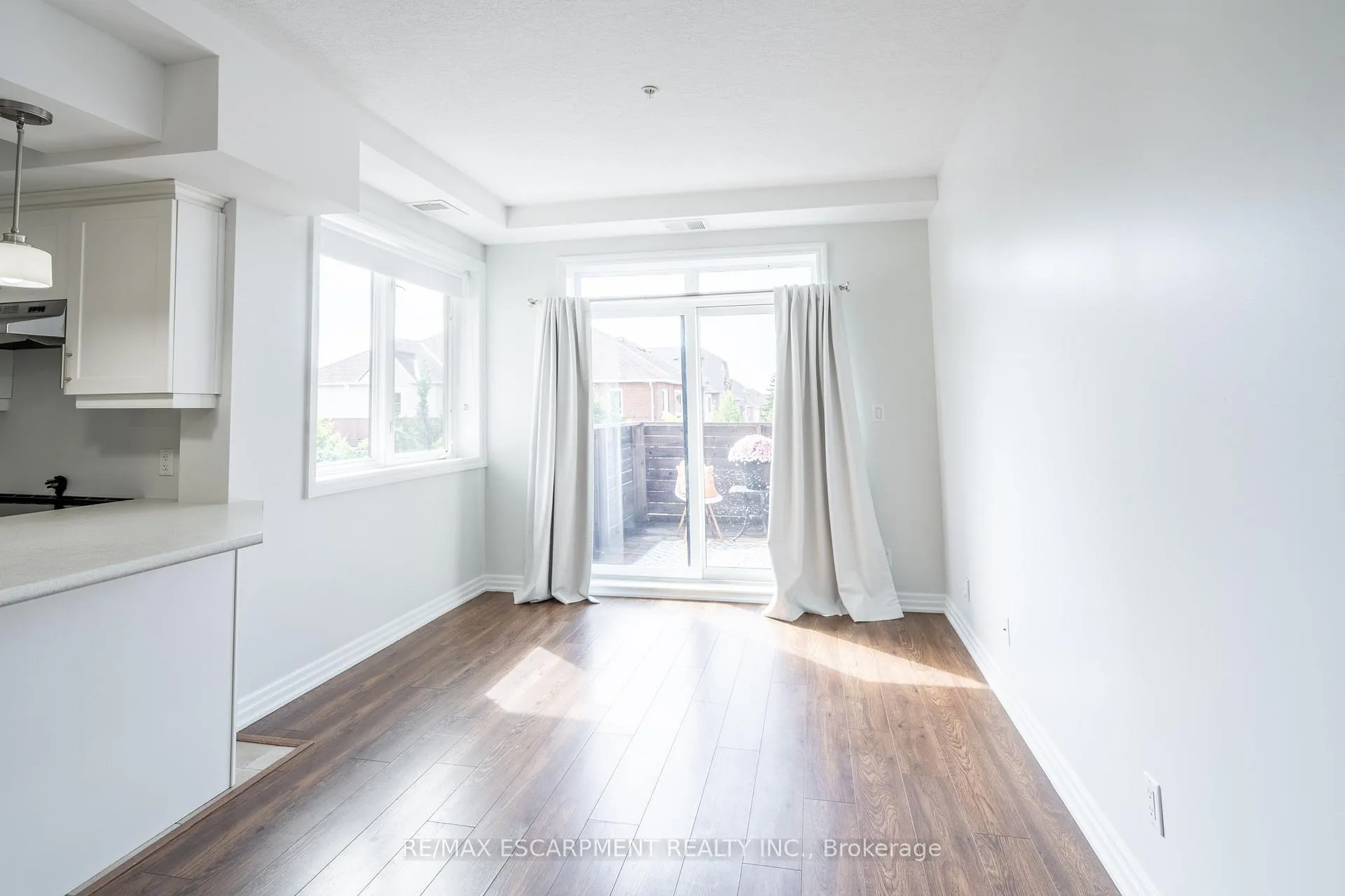 Photo 8 of Unit 214, 170 Rockhaven Lane, Hamilton, Waterdown — HOMEH