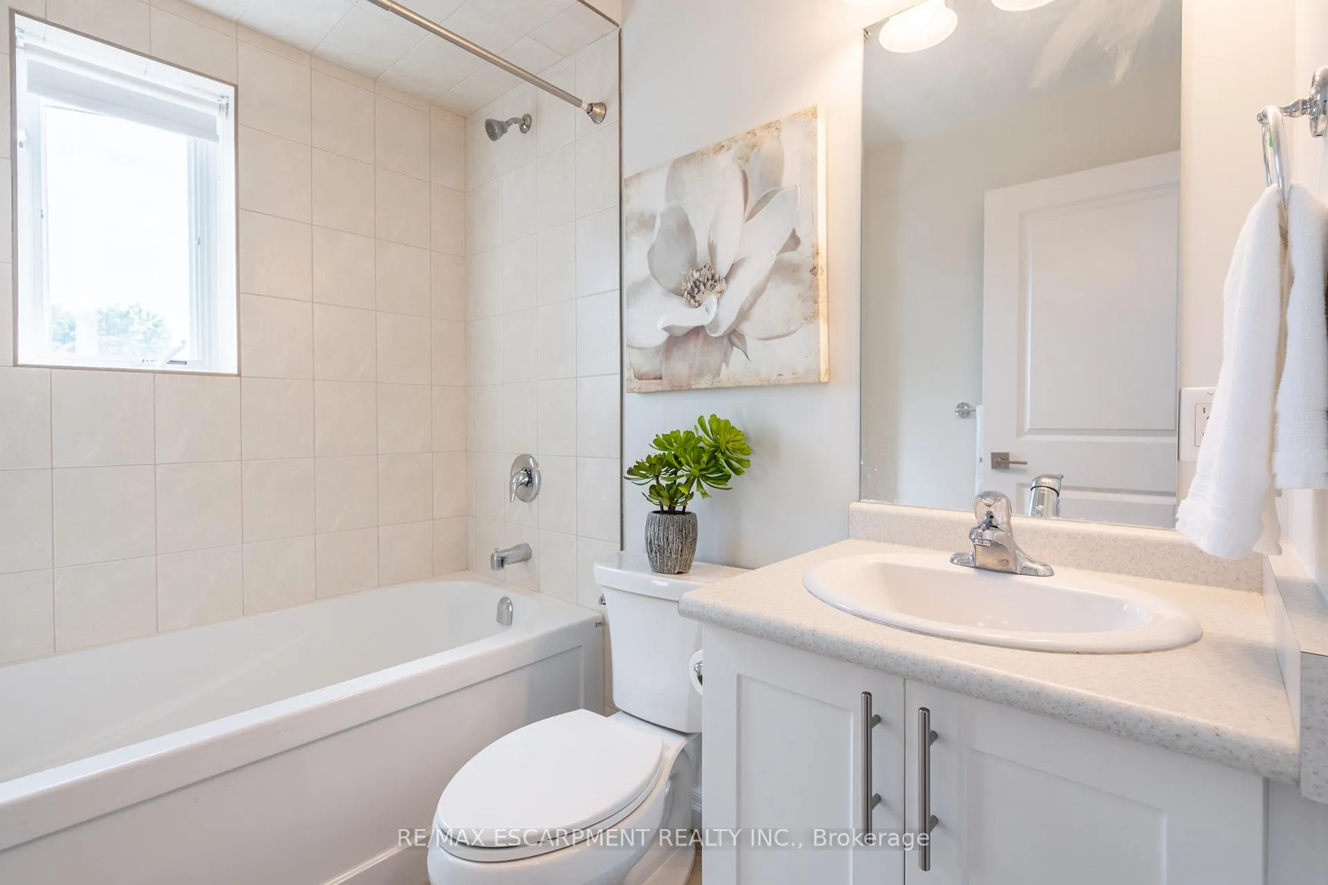 Photo 23 of Unit 214, 170 Rockhaven Lane, Hamilton, Waterdown — HOMEH