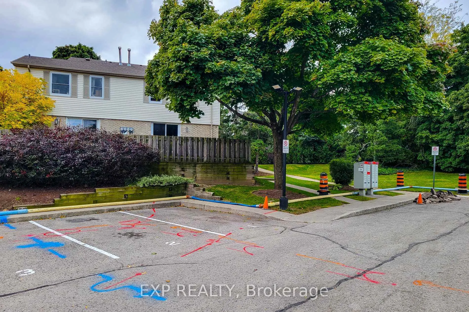 Photo 2 of Unit 2, 1300 Upper Ottawa Street, Hamilton, Quinndale — HOMEH