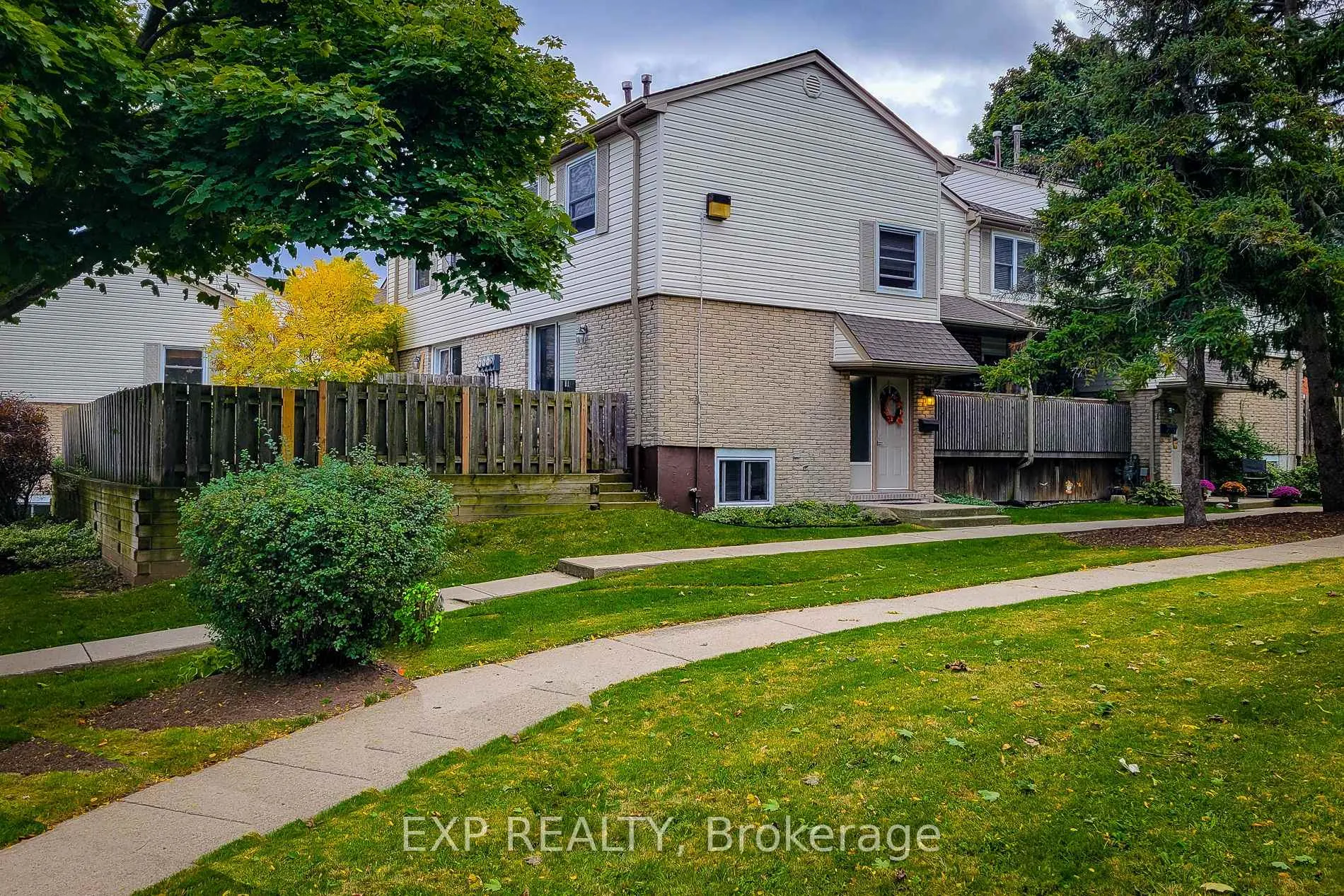 Photo 3 of Unit 2, 1300 Upper Ottawa Street, Hamilton, Quinndale — HOMEH
