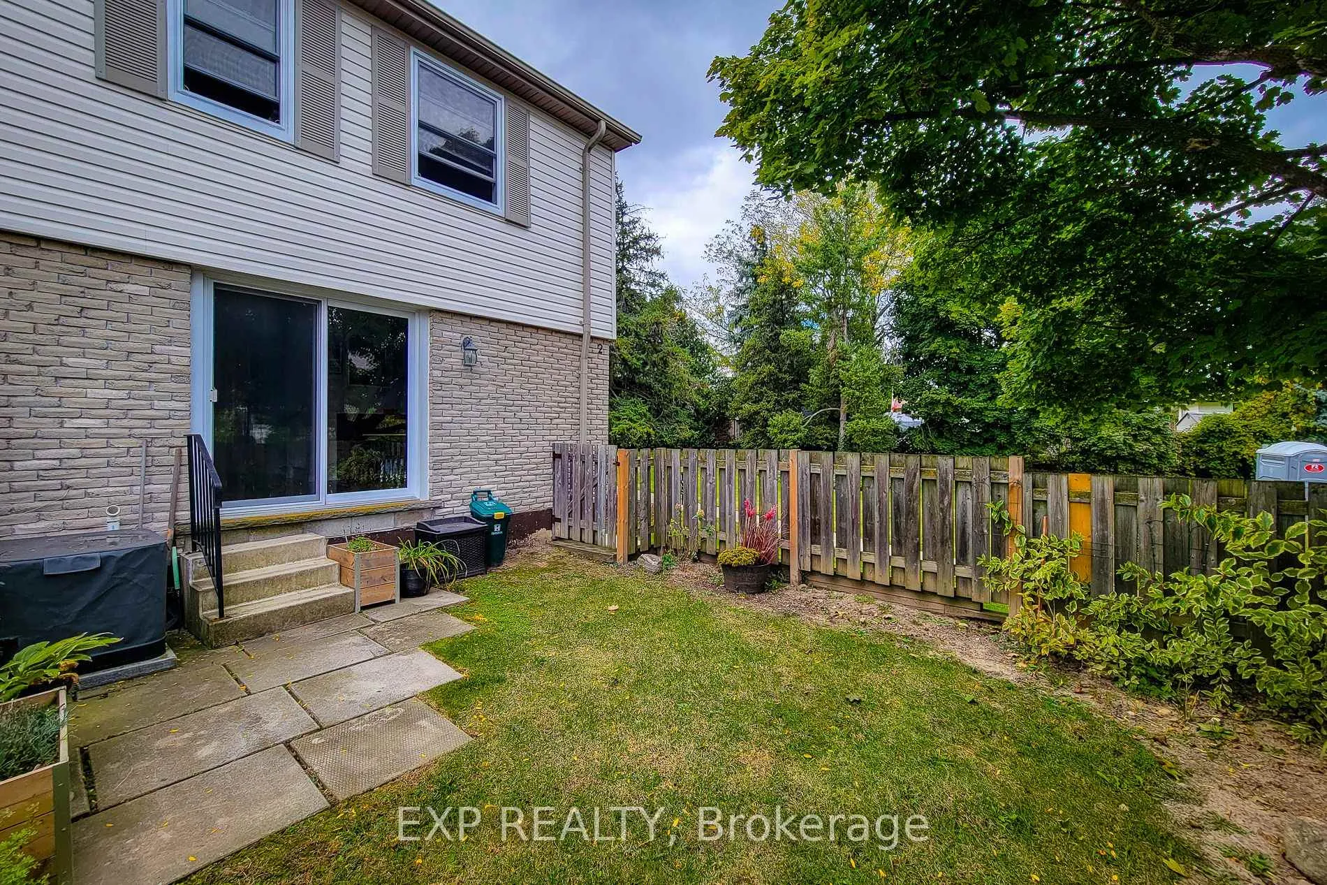 Photo 5 of Unit 2, 1300 Upper Ottawa Street, Hamilton, Quinndale — HOMEH