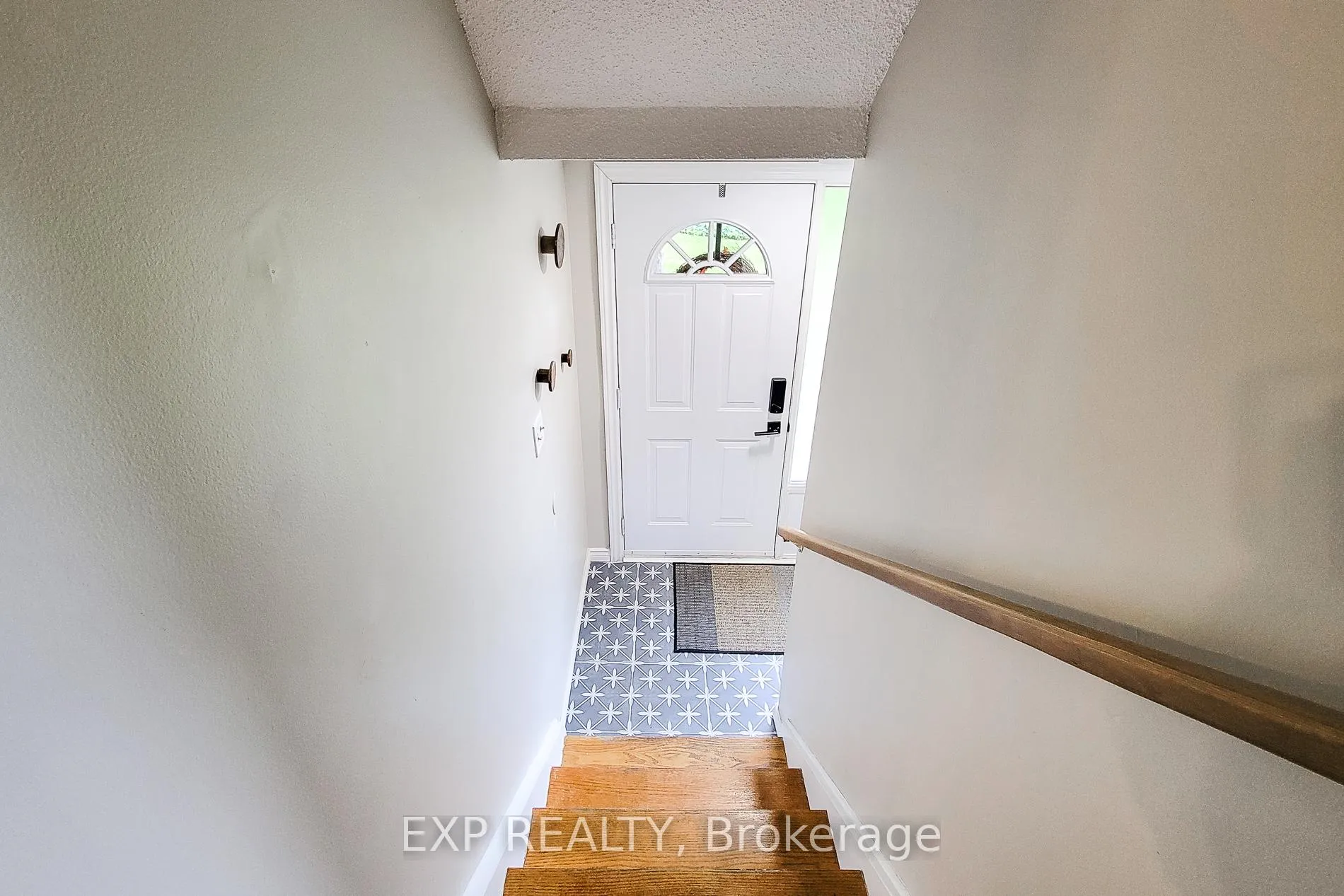 Photo 11 of Unit 2, 1300 Upper Ottawa Street, Hamilton, Quinndale — HOMEH
