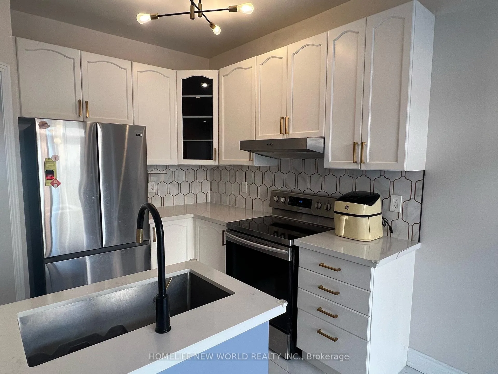 Photo 13 of 61 Lakespring Drive, Markham, Cachet — HOMEH