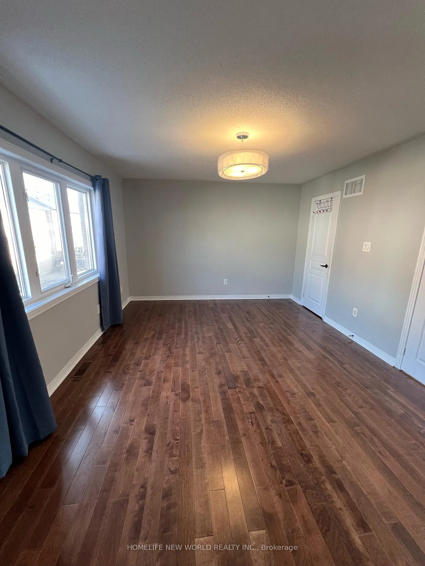 Photo 18 of 61 Lakespring Drive, Markham, Cachet — HOMEH