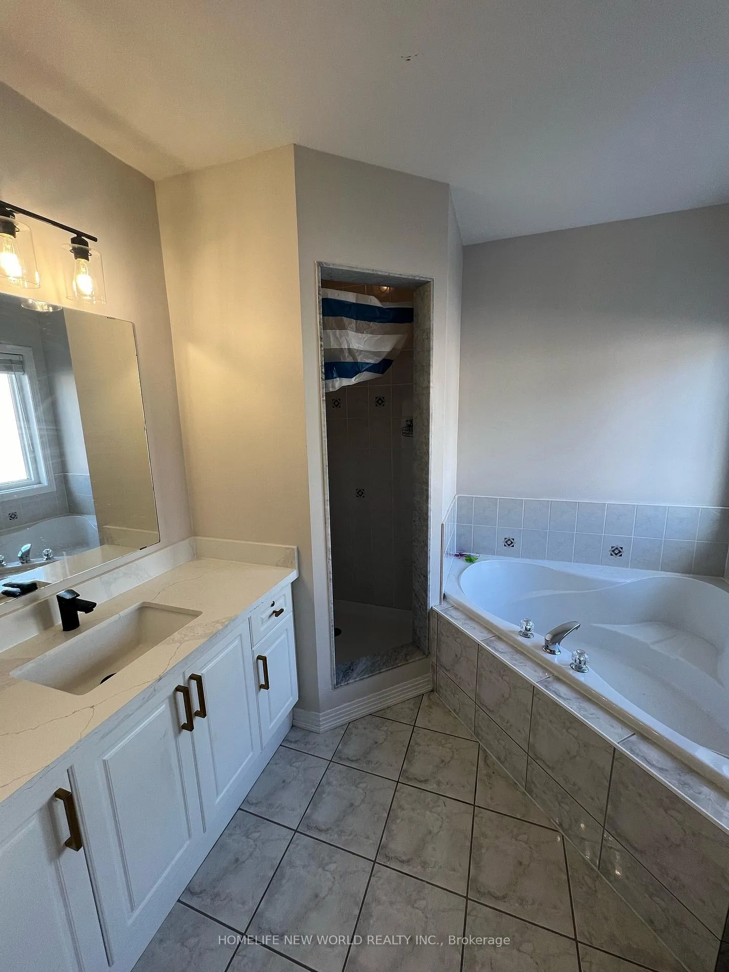 Photo 19 of 61 Lakespring Drive, Markham, Cachet — HOMEH