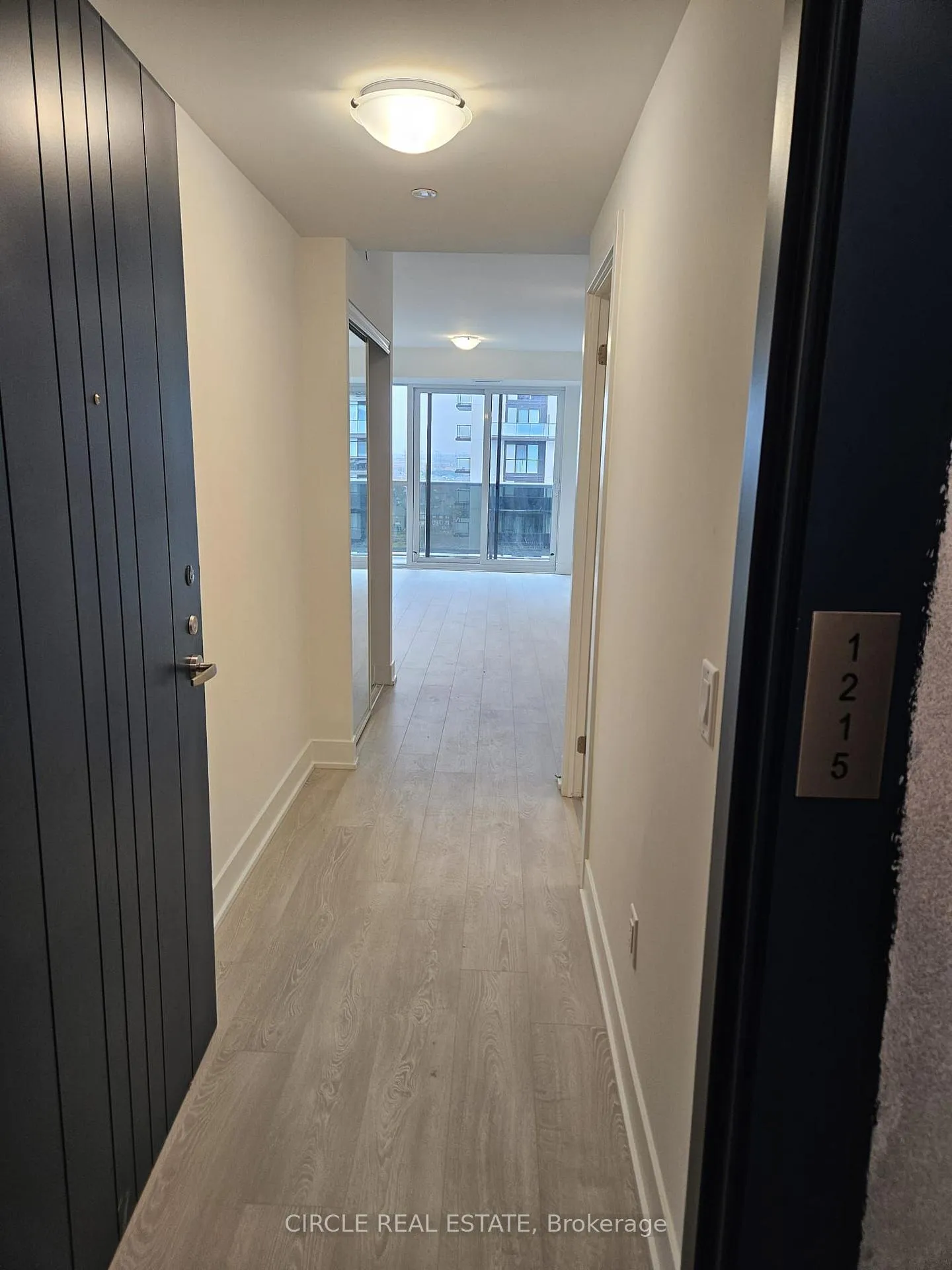 Front of Unit 1215, 2545 Simcoe Street N