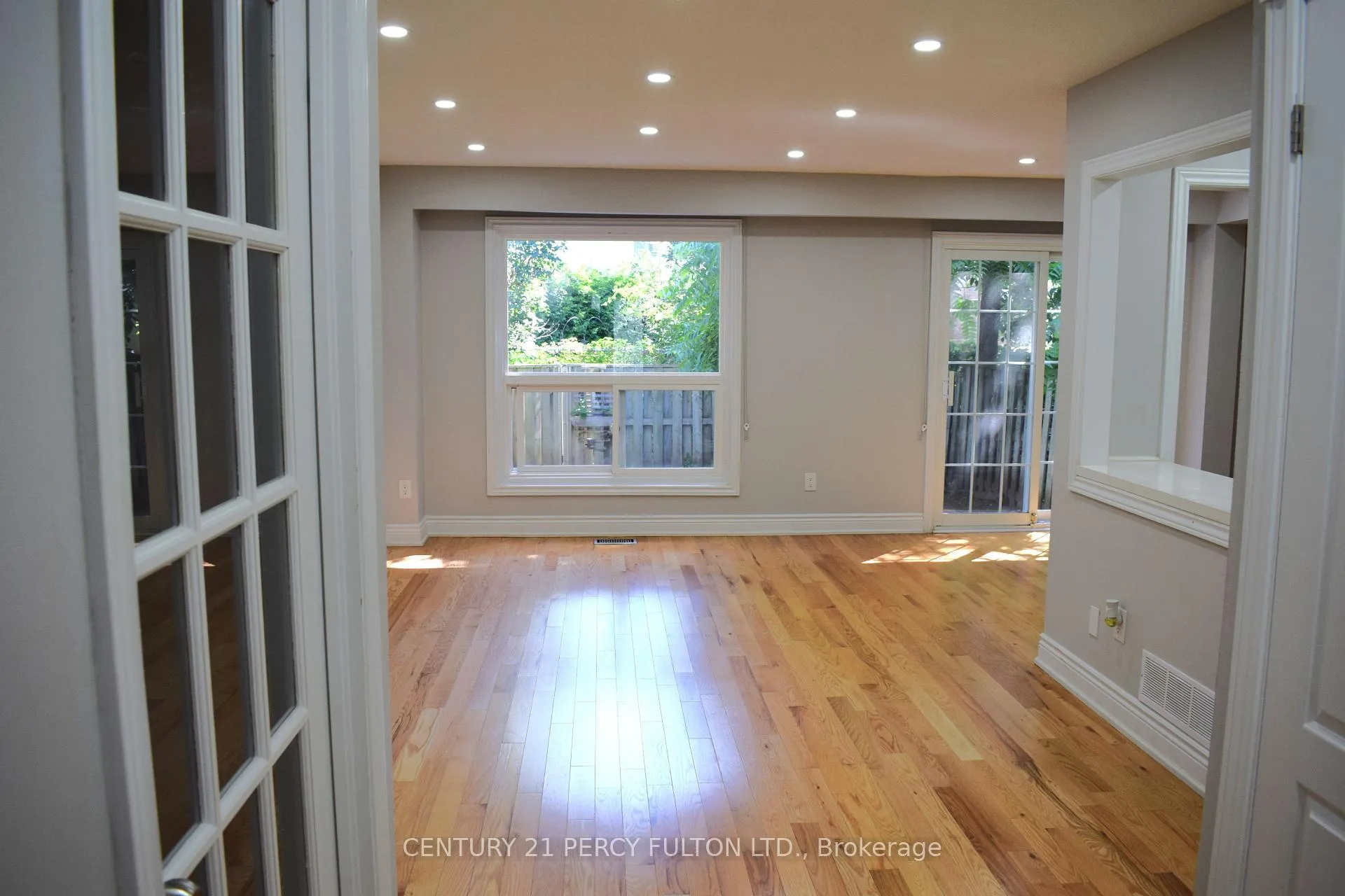 Photo 4 of Unit 33, 70 Knightsbridge Way, Markham, Markham Village — HOMEH