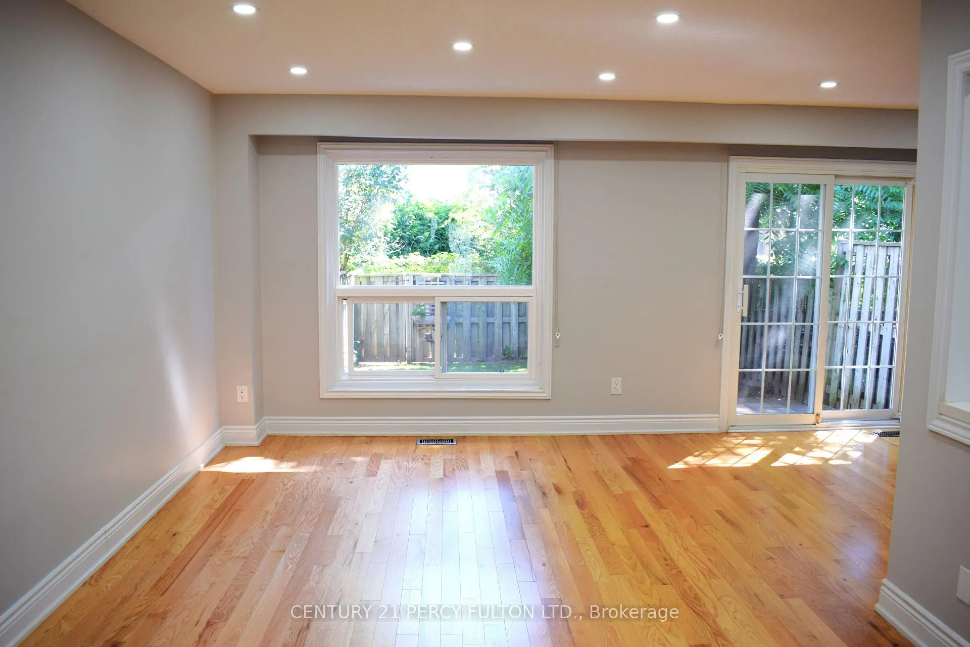 Photo 5 of Unit 33, 70 Knightsbridge Way, Markham, Markham Village — HOMEH