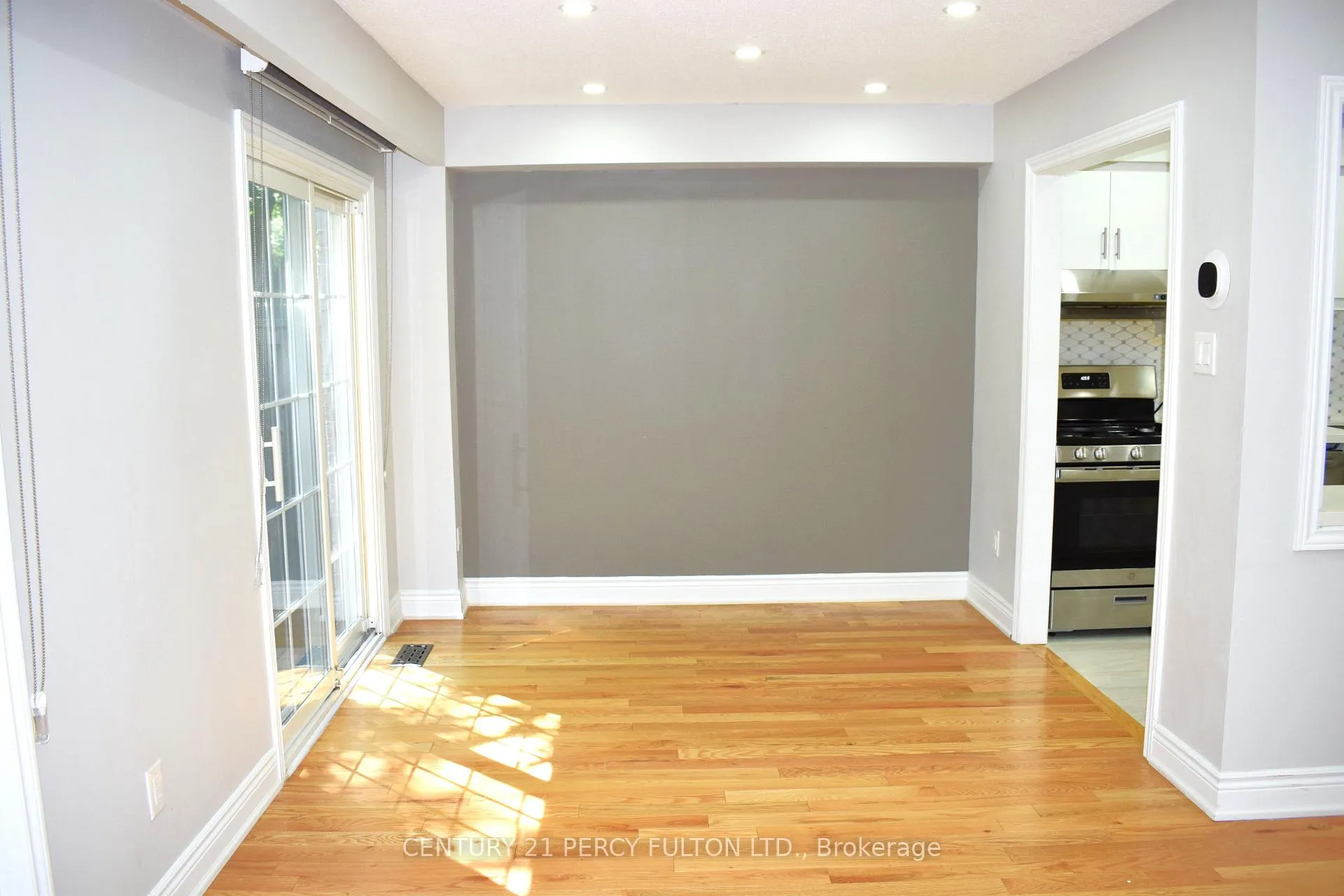 Photo 8 of Unit 33, 70 Knightsbridge Way, Markham, Markham Village — HOMEH